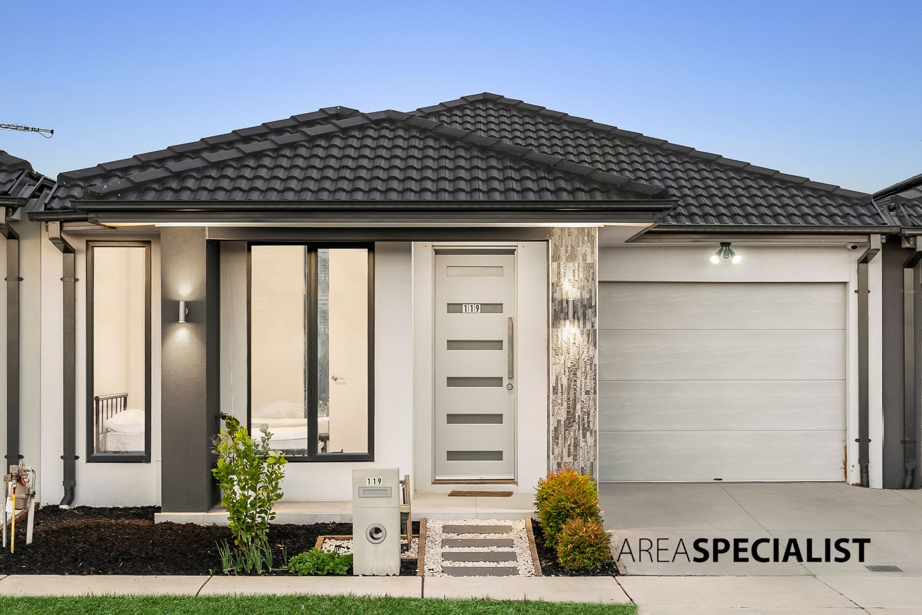 119 Bourbon Road, Cranbourne East, Cranbourne East - Thumbnail 3