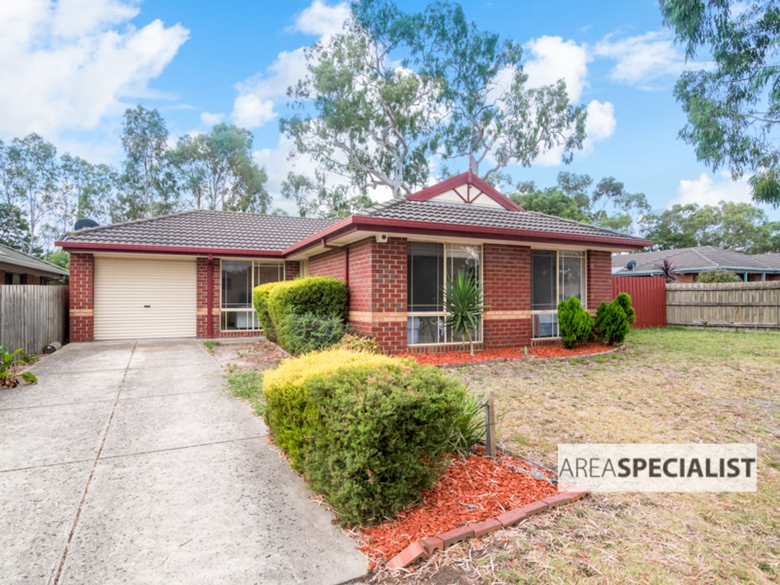 18 Dutton Close, Lynbrook
