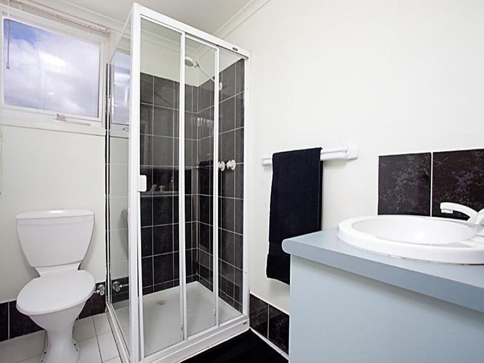 8 Hardwick Lane, Kensington - Thumbnail 7