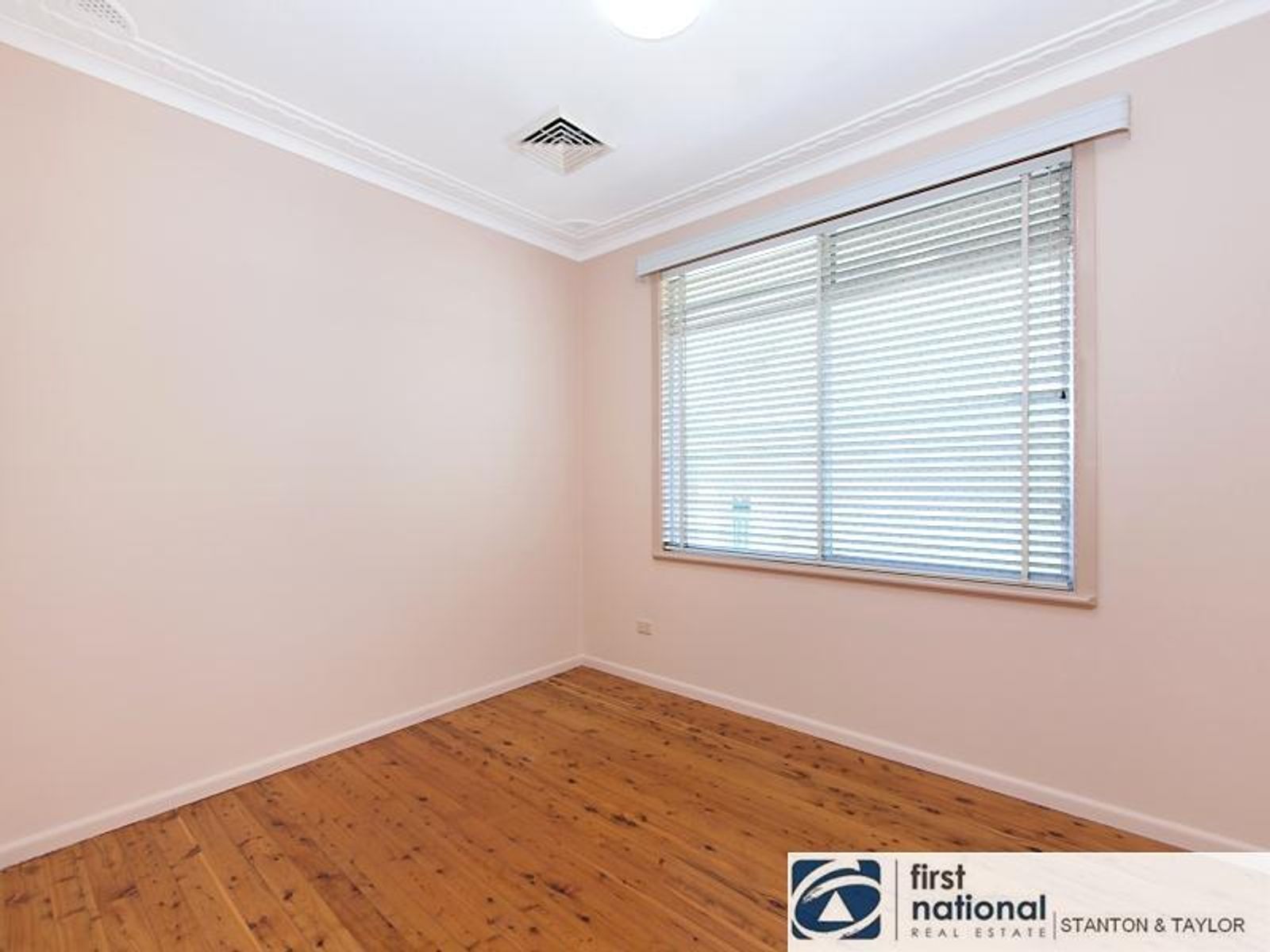 137 Oxford Street, Cambridge Park - Thumbnail 2