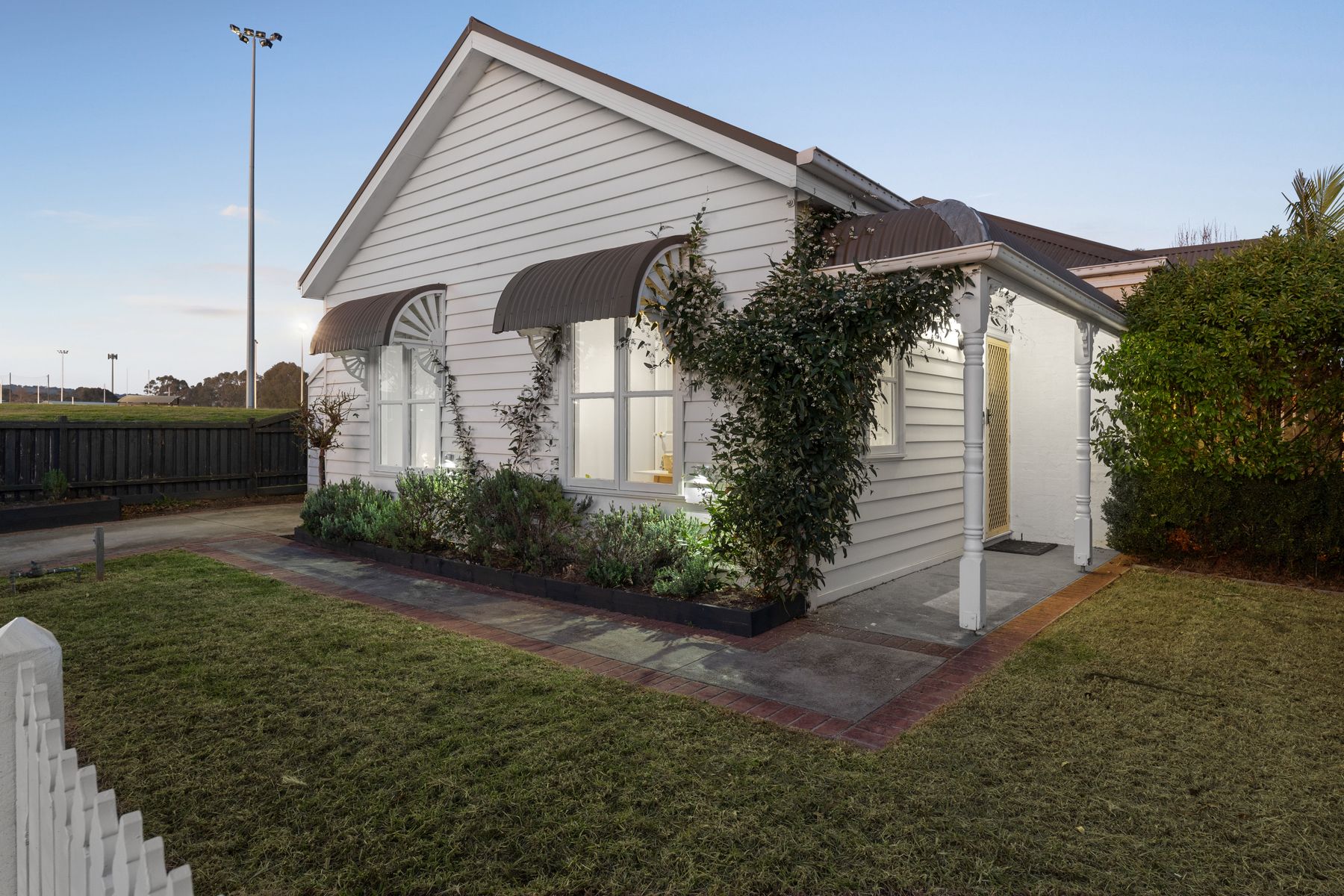 15 Catherine Place, Pakenham, VIC 3810, Pakenham - Thumbnail 3