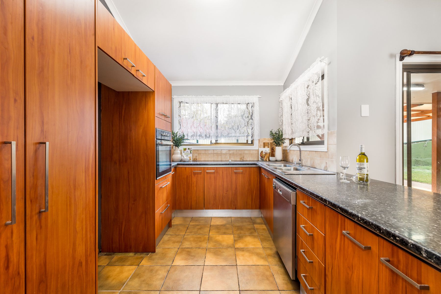 50 Thoms Crescent, Mount Warren Park QLD 4207, Mount Warren Park - Thumbnail 2