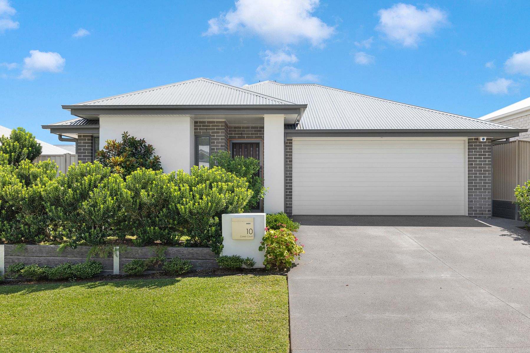 10 Caleb Court, Redland Bay QLD 4165