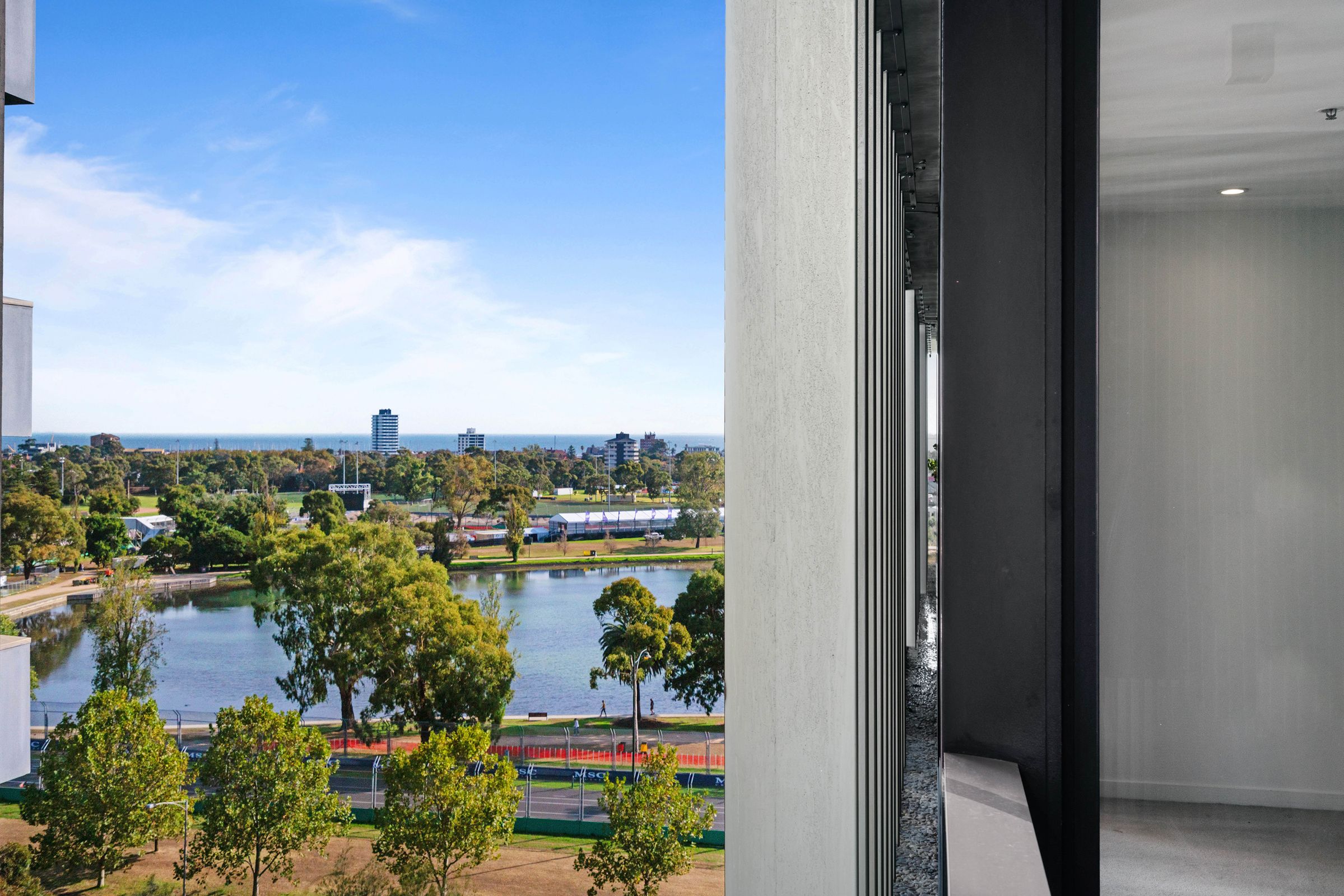908/70 Queens Road, Melbourne - Thumbnail 5