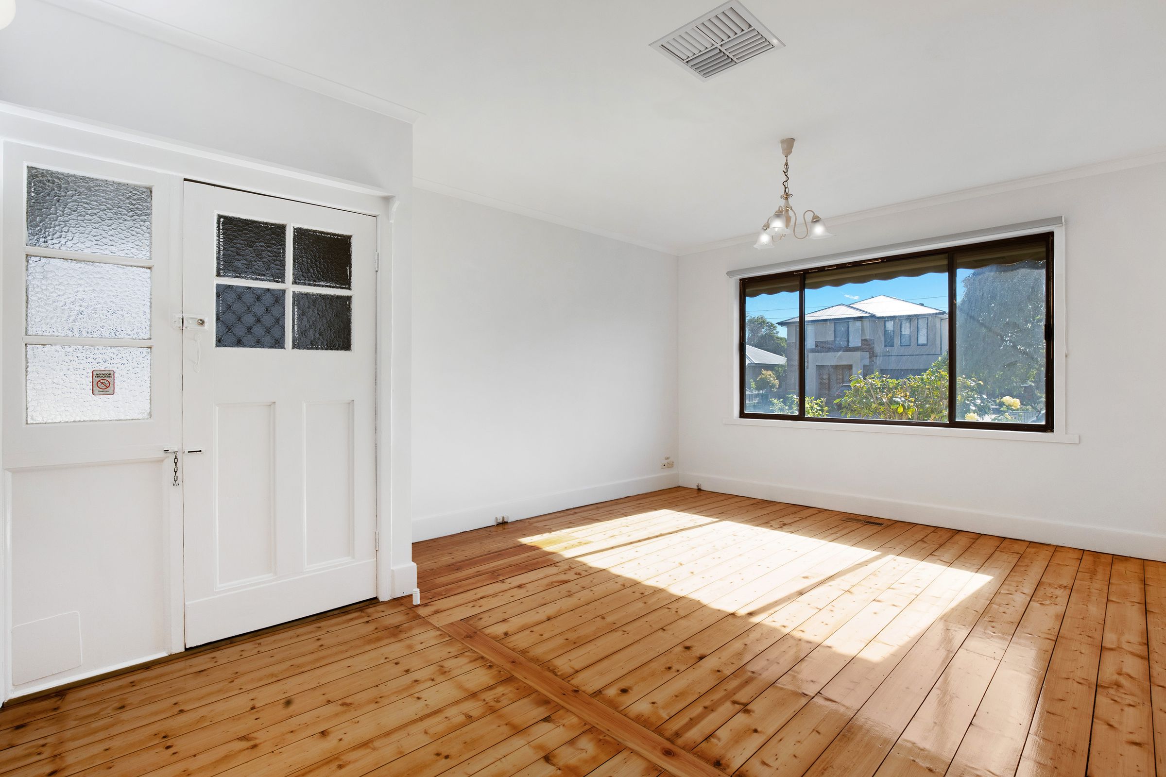 14 Tanner Grove, Northcote - Thumbnail 4