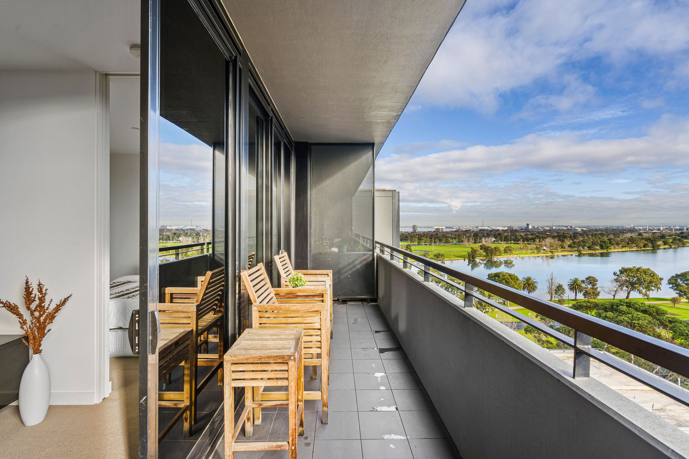 1215/74 Queens Road, Melbourne - Thumbnail 3