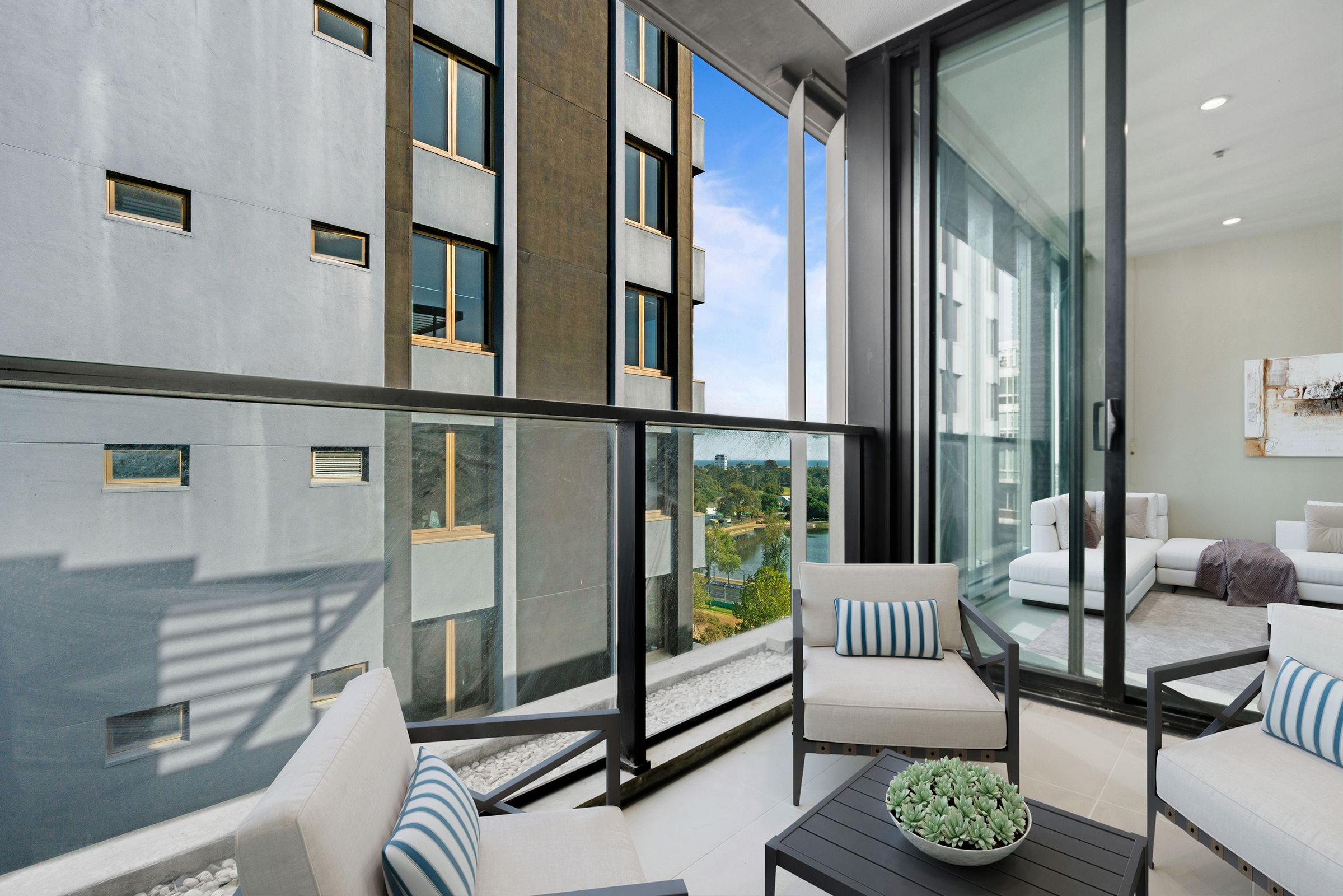 908/70 Queens Road, Melbourne - Thumbnail 6