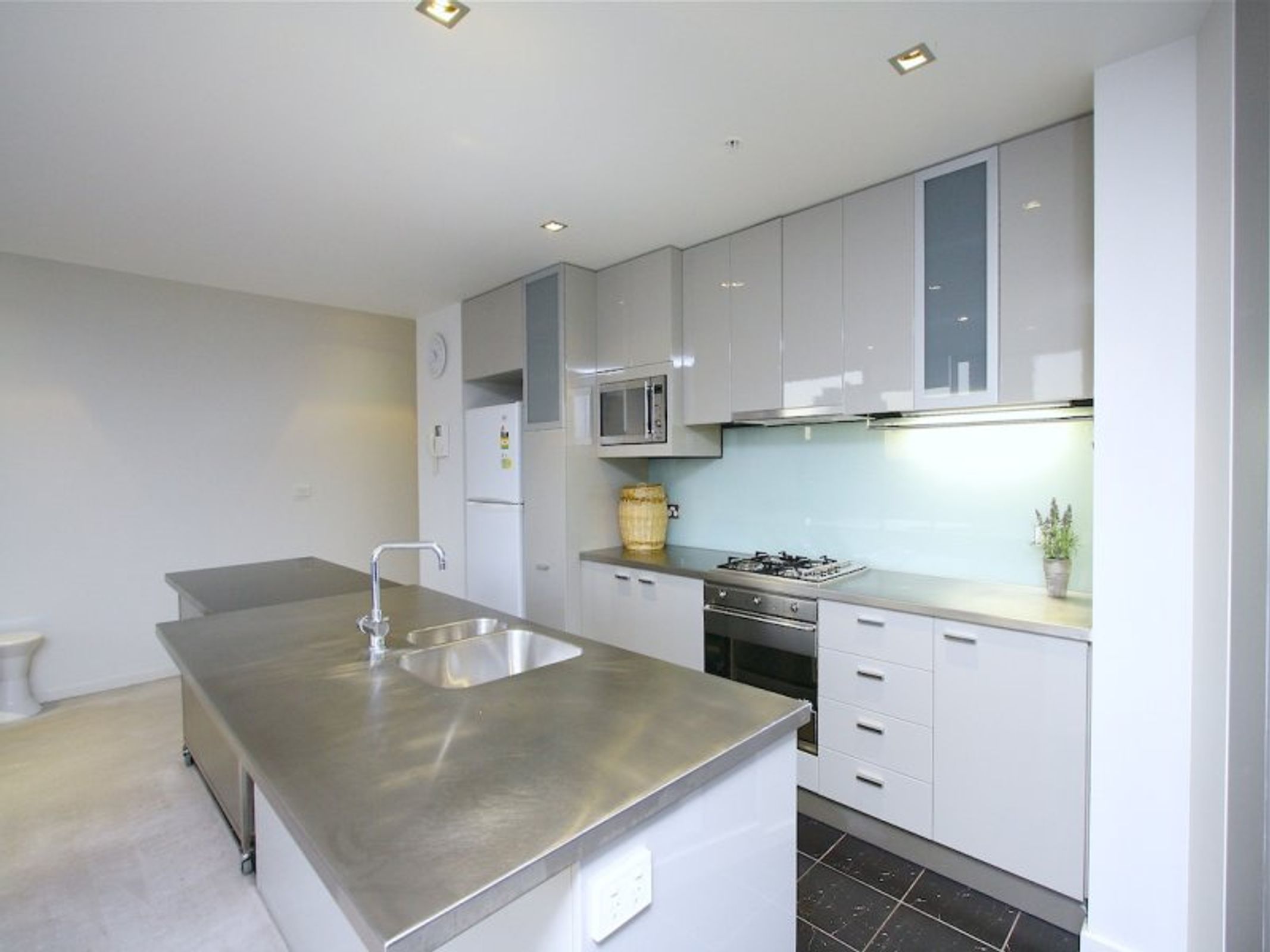 909/68 La Trobe Street, Melbourne - Thumbnail 5