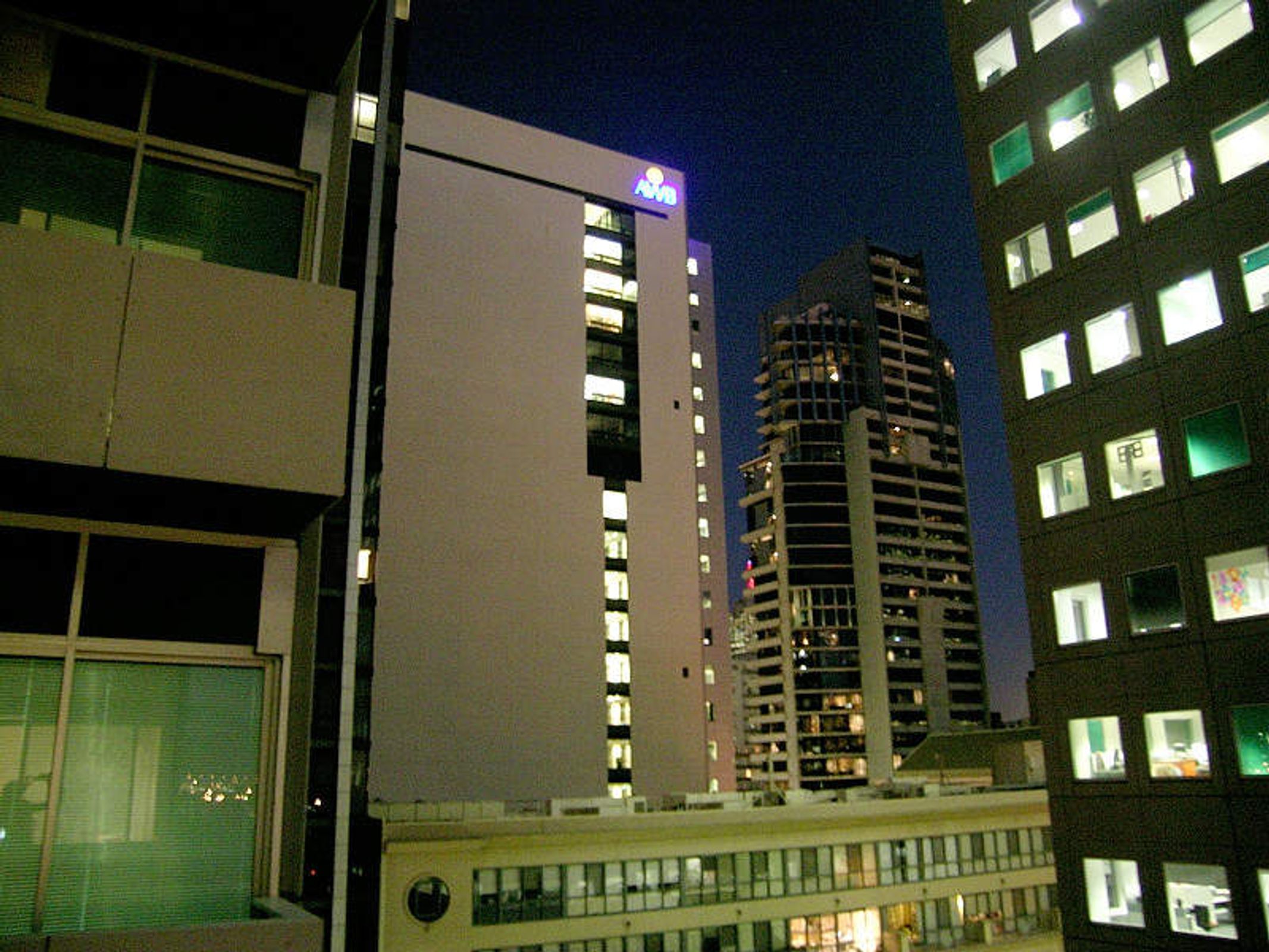 708/35 Wills St, Melbourne - Thumbnail 4