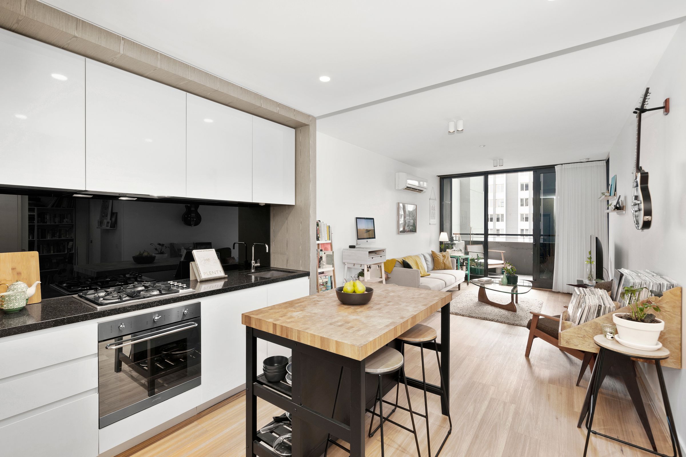 618/74 Queens Road, Melbourne - Thumbnail 8
