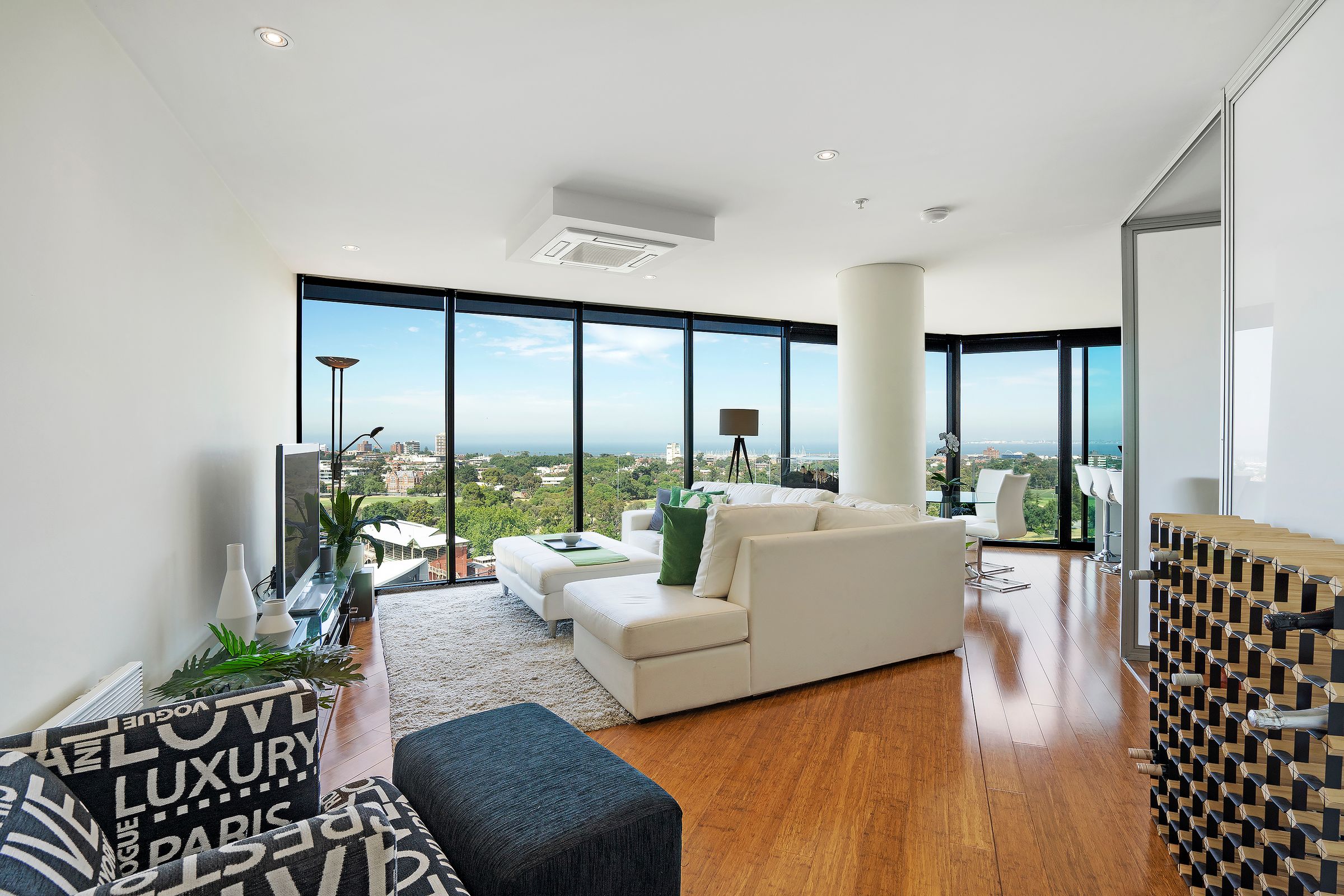 1301/83 Queens Road, Melbourne - Thumbnail 3