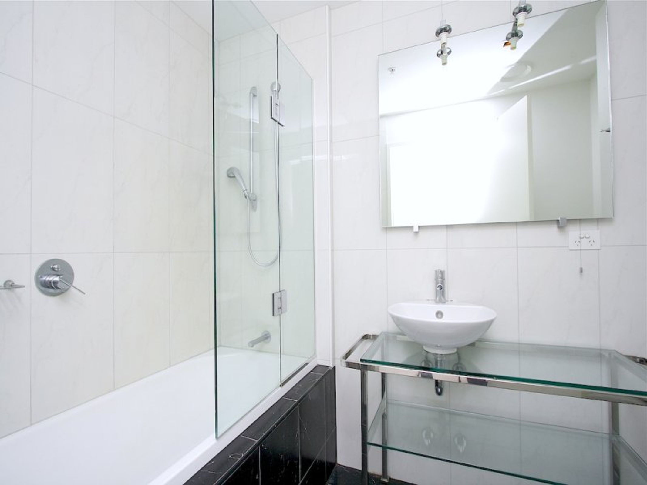 909/68 La Trobe Street, Melbourne - Thumbnail 7