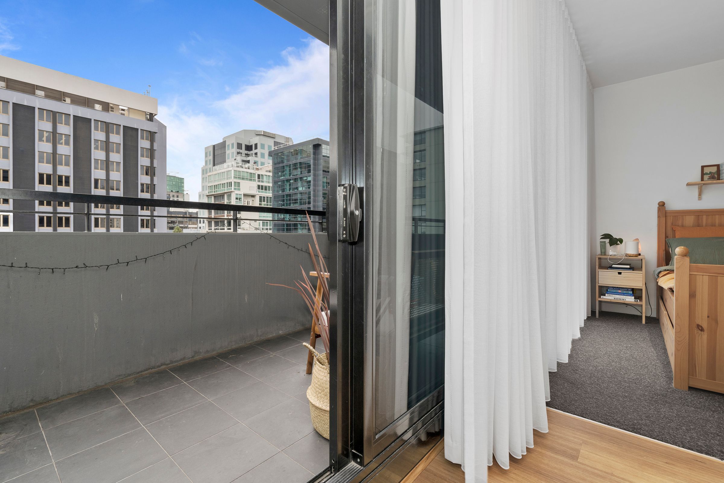 618/74 Queens Road, Melbourne - Thumbnail 5