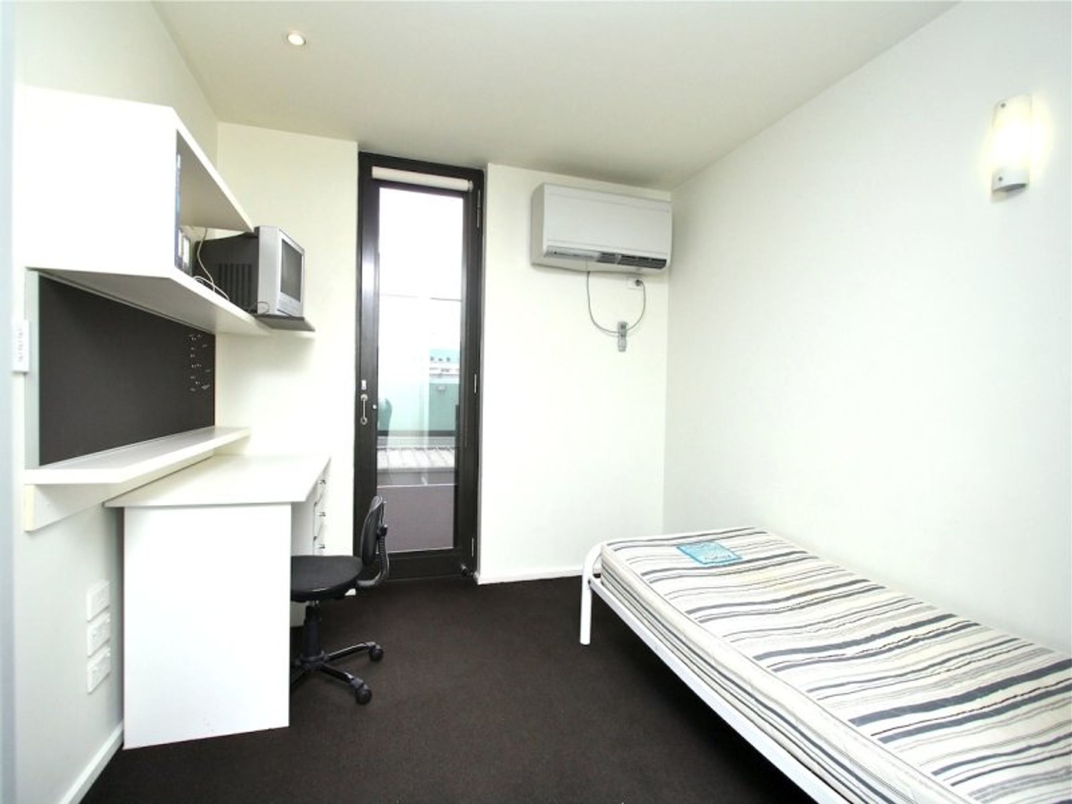 415/24 Barkly Place, Carlton - Thumbnail 3