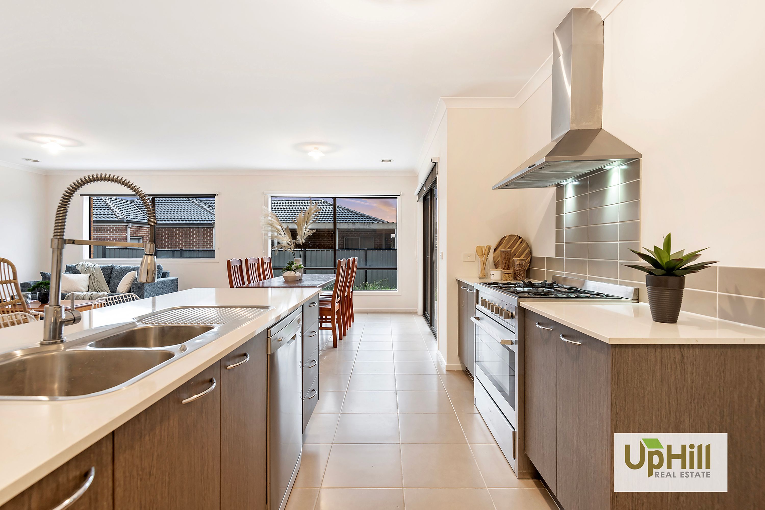 46 Selandra Boulevard, Clyde North - Thumbnail 8