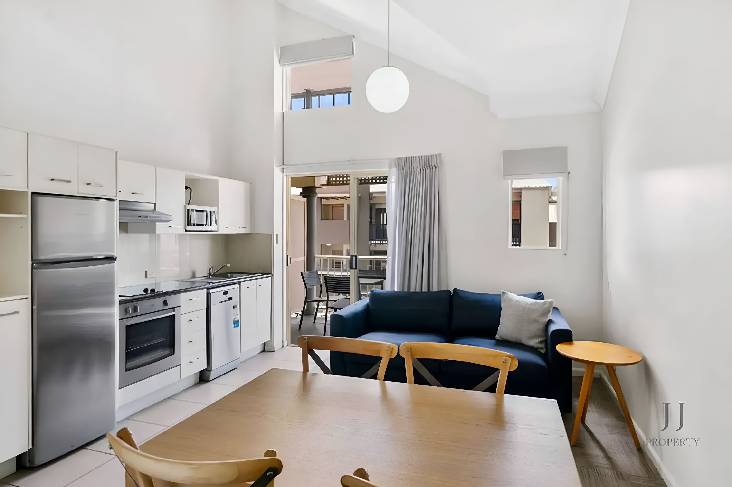 340/85 Deakin St