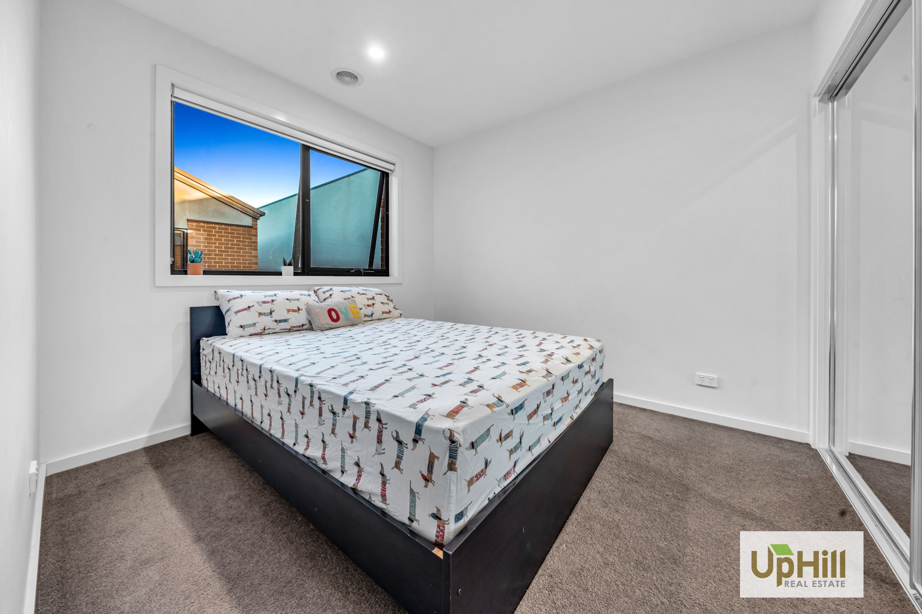 12 Montevideo Lane, Clyde North - Thumbnail 5