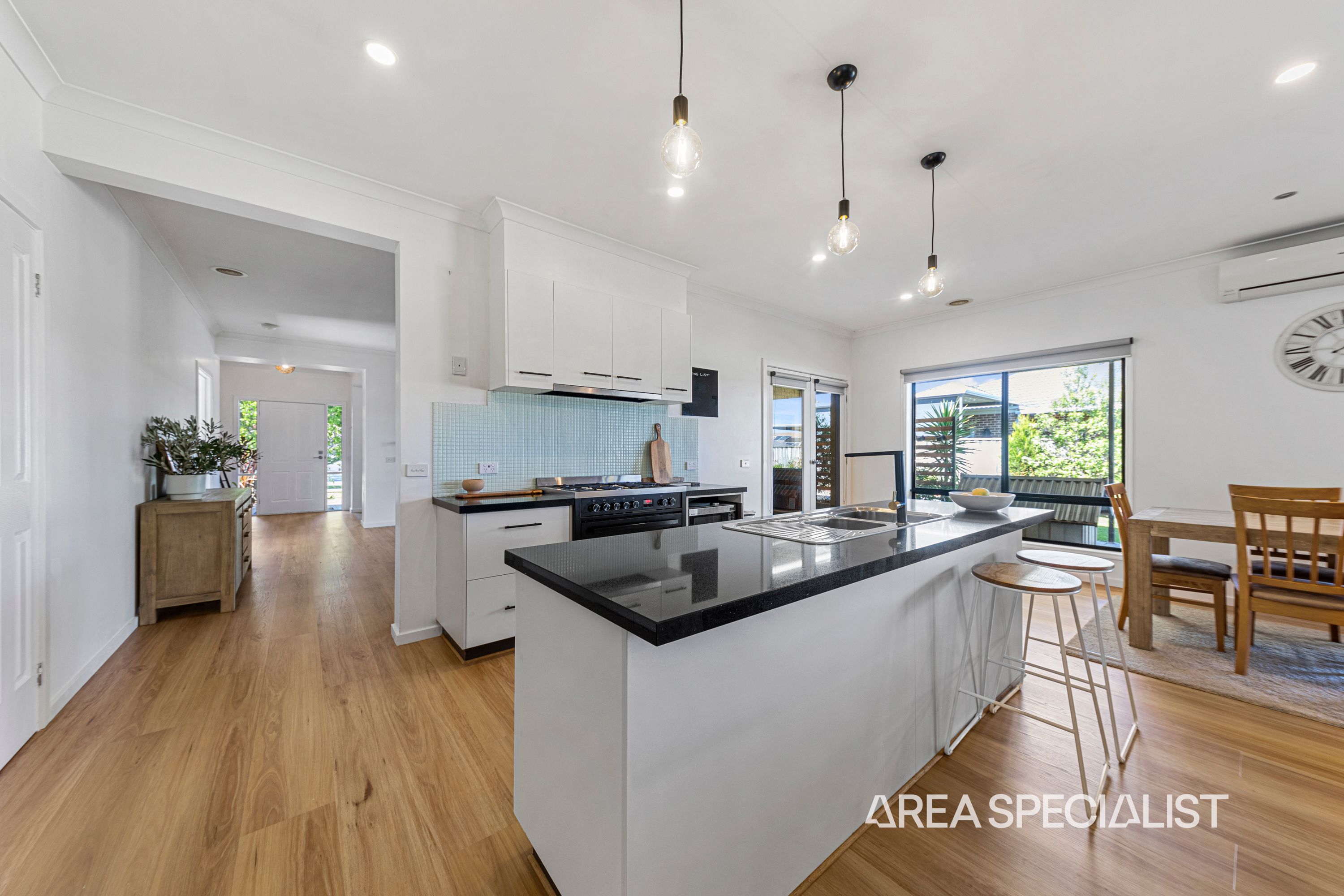 2 Carrington Drive, Pakenham - Thumbnail 4