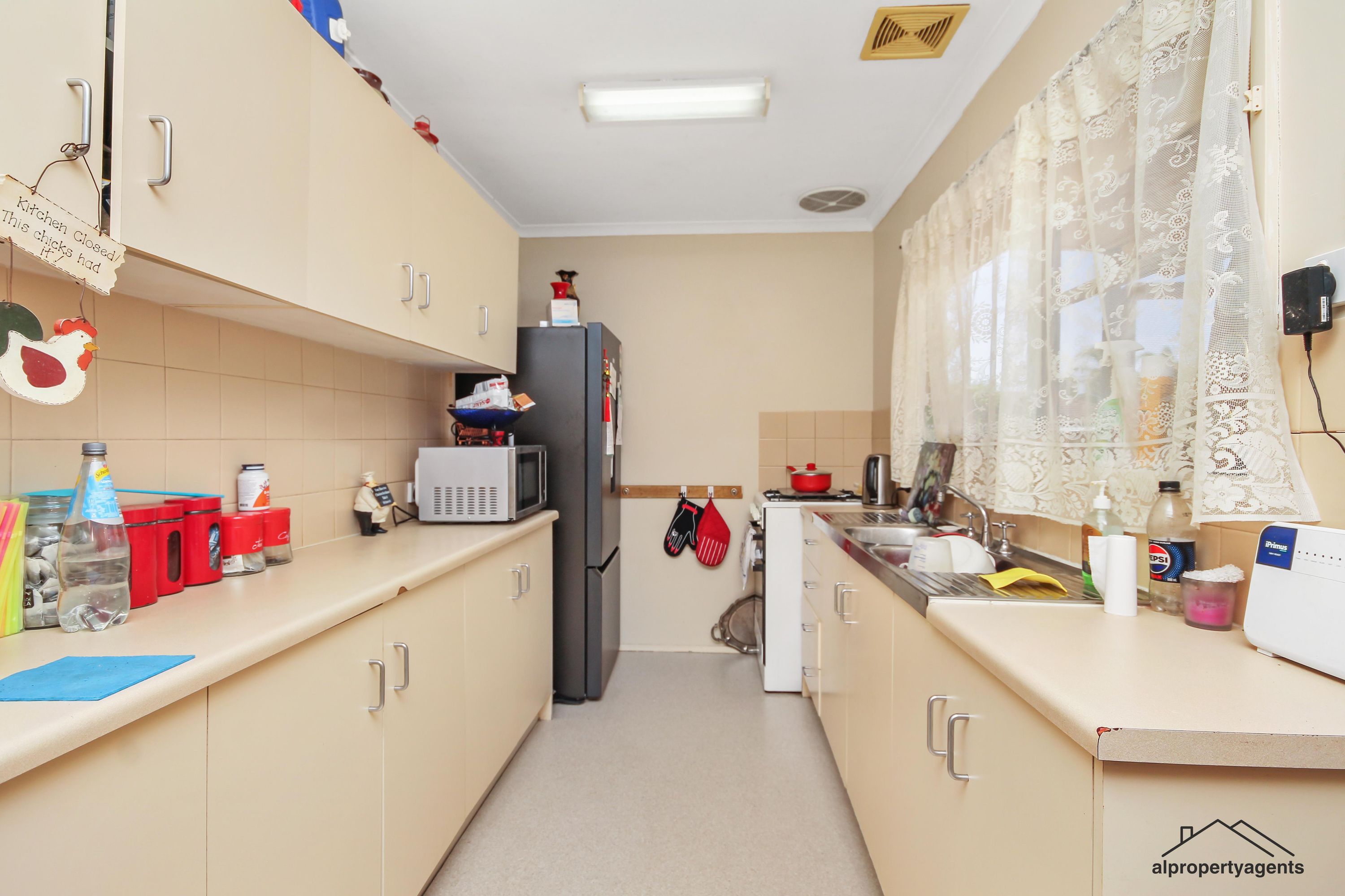 8 Shirley Street, Horsham VIC 3400, Horsham - Thumbnail 2