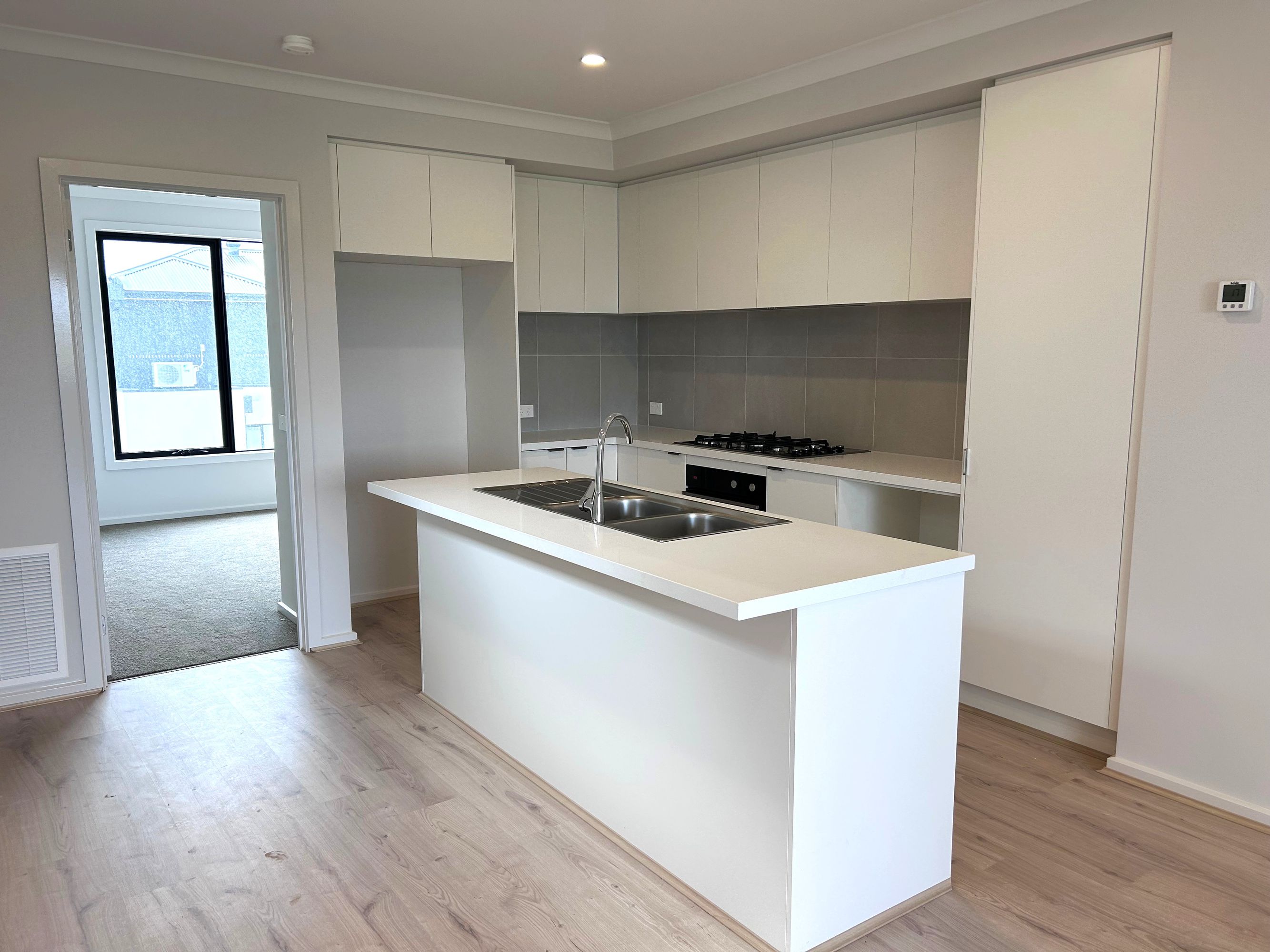 4 Locanda Walk, Clyde North - Thumbnail 5