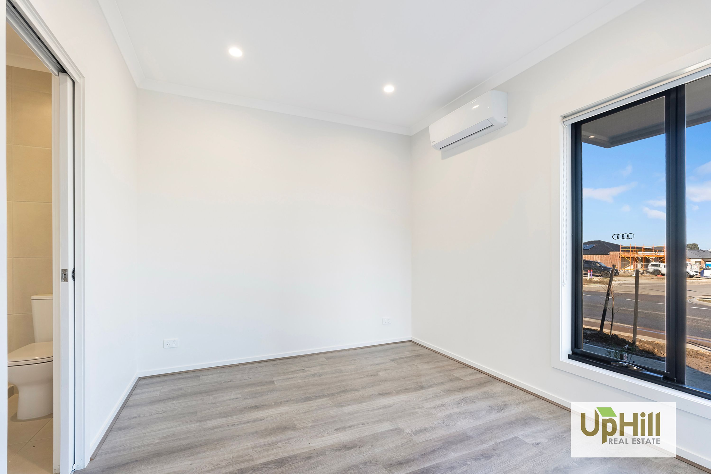 90 Plymouth Boulevard, Clyde North - Thumbnail 6