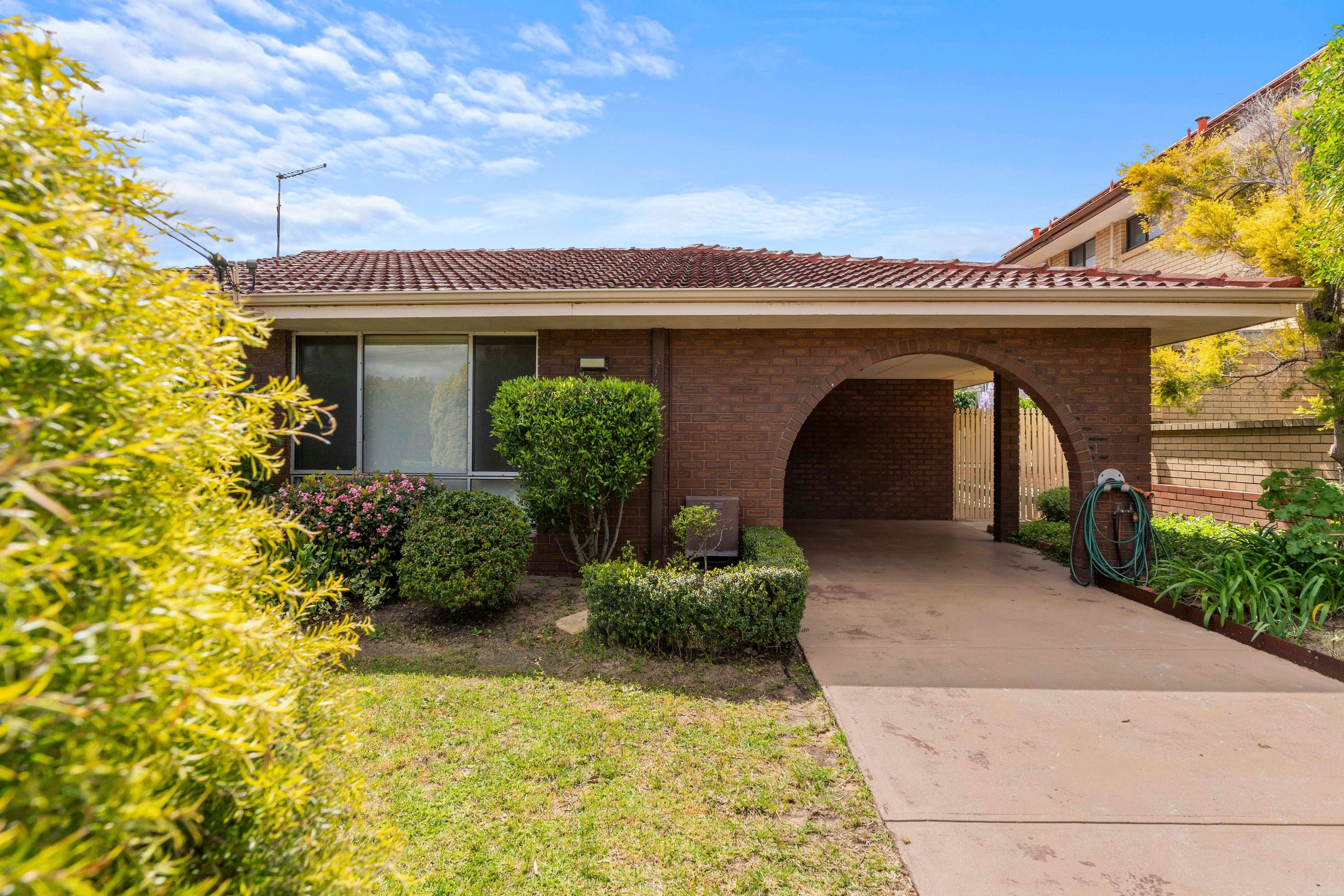 3B Cador Court, Carine - Image 1
