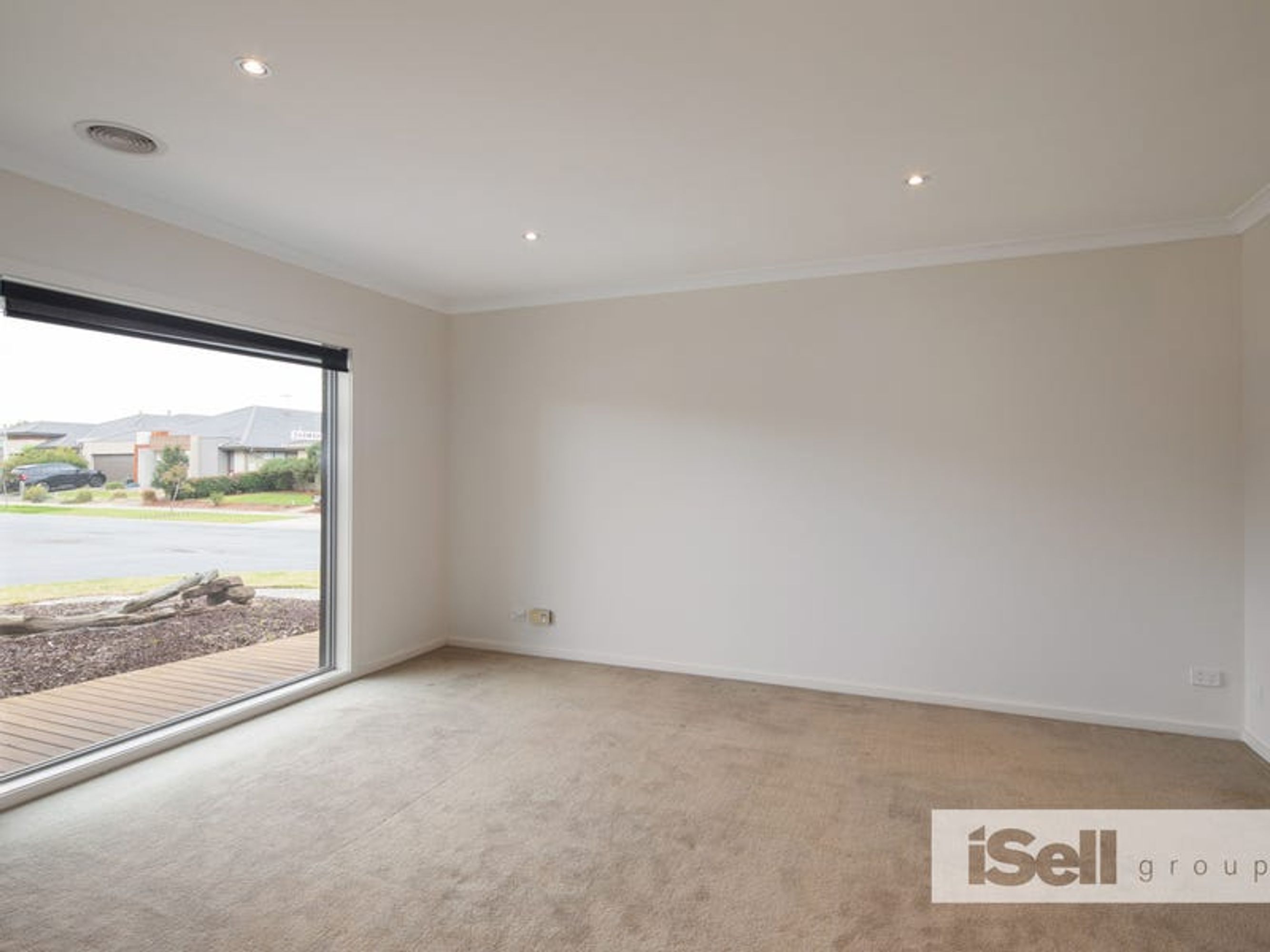 1 Barmah Place, Waterways - Thumbnail 2