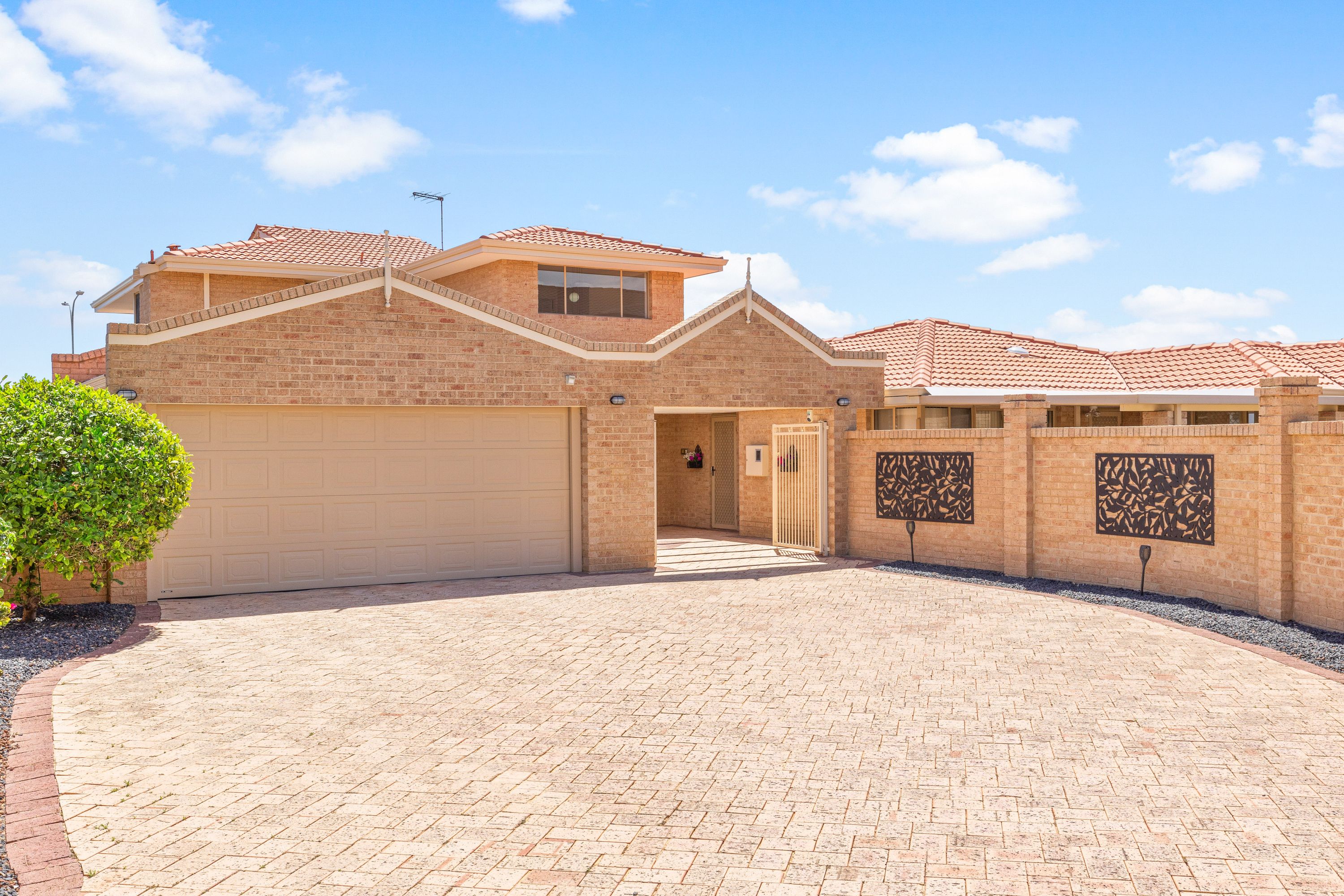 73 Southern Cross Circle, Ocean Reef - Thumbnail 2