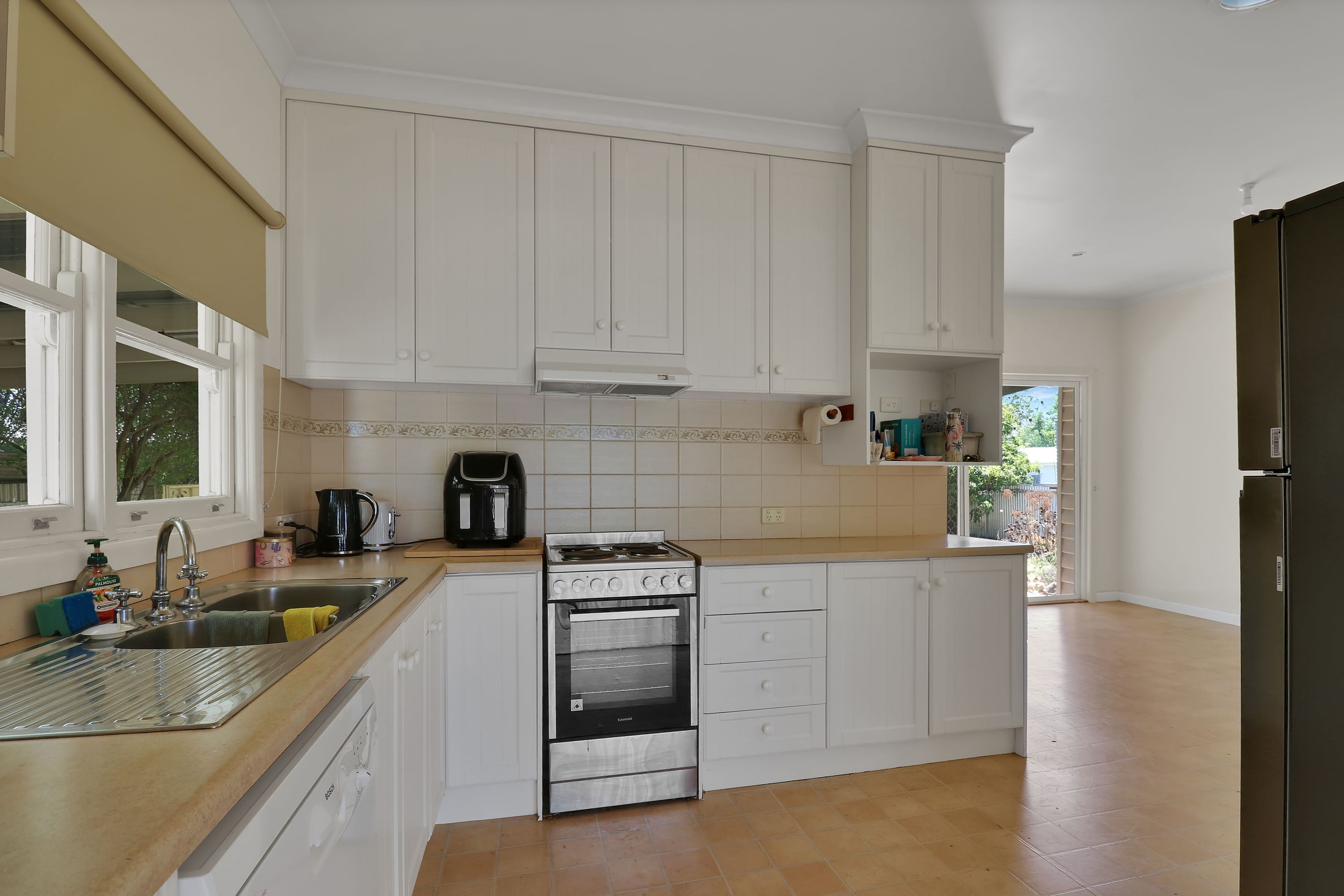 22 Tena Avenue, Horsham VIC 3400, Horsham - Thumbnail 4