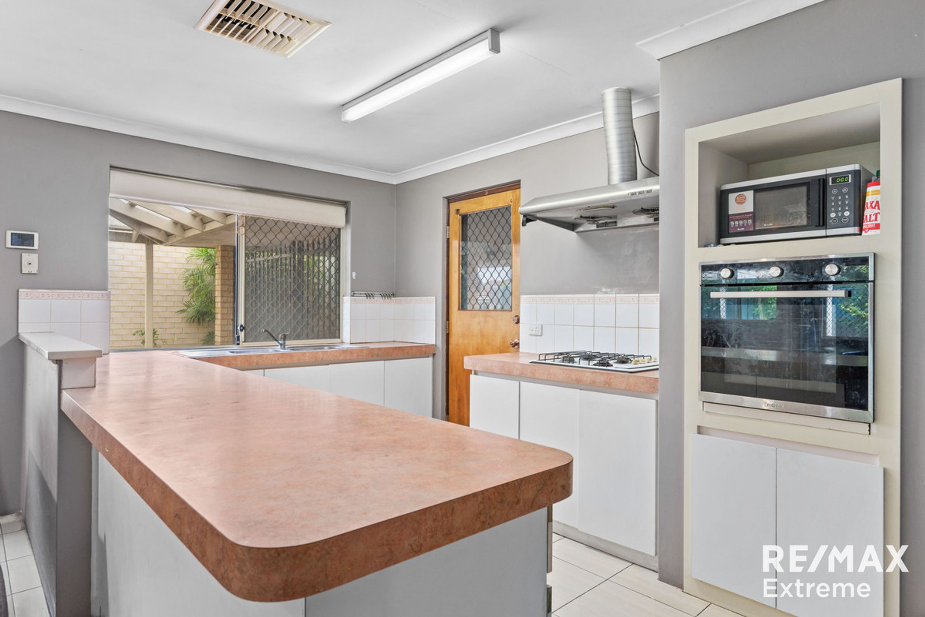 1 Leslie Street, Cannington - Thumbnail 3
