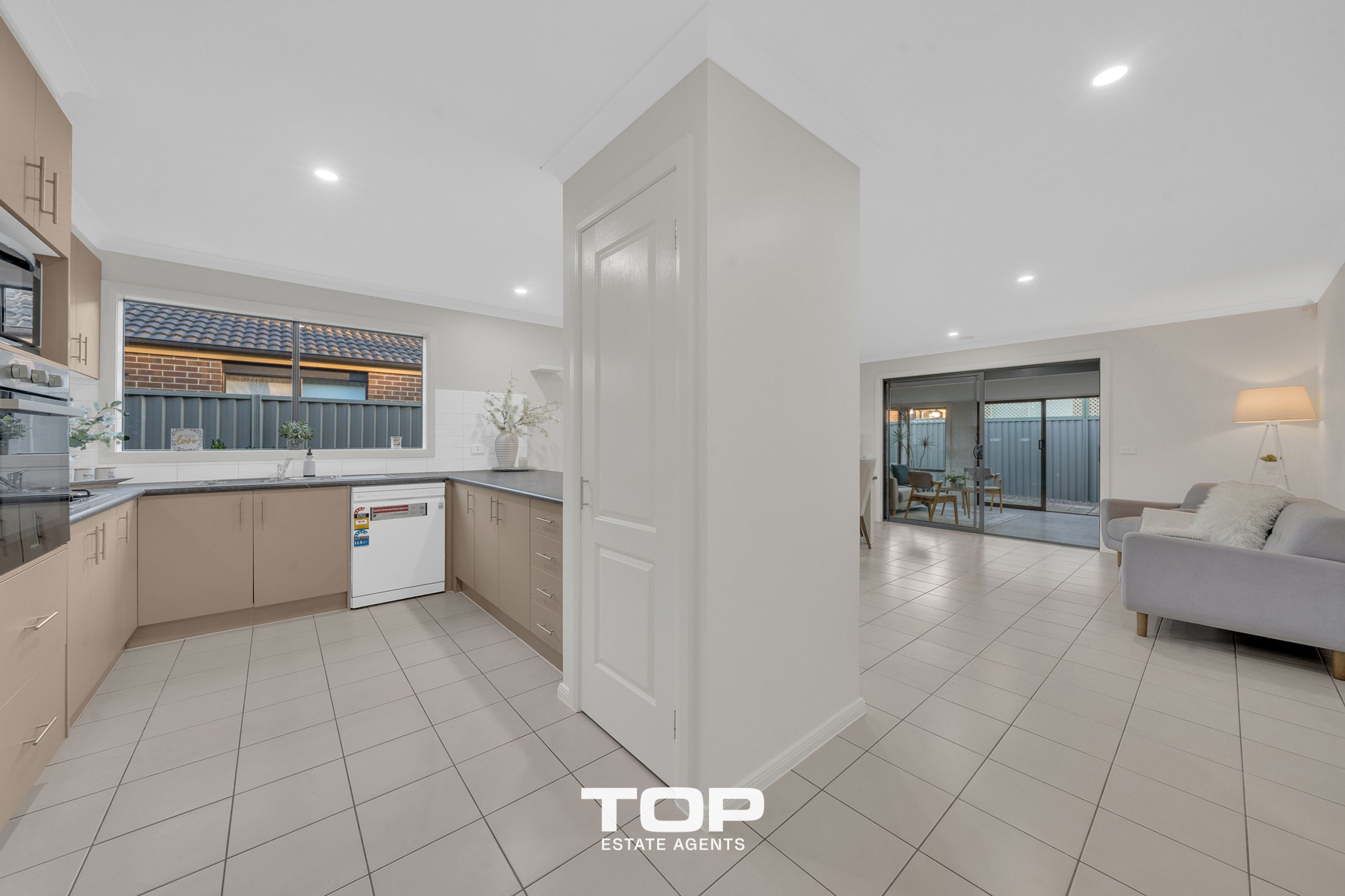 67 Broad Oak Drive, Cranbourne East - Thumbnail 6