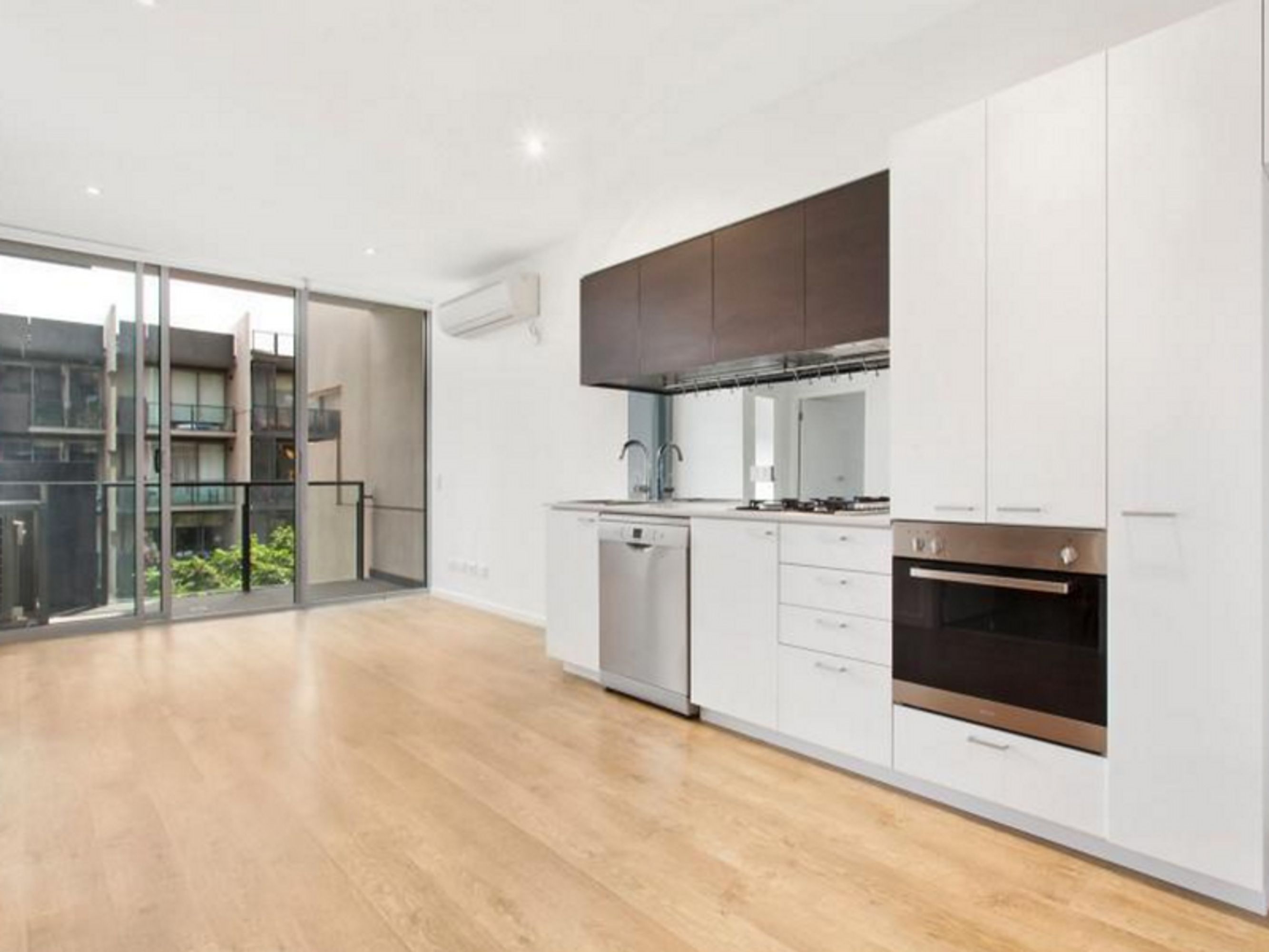 304/20 Reeves Street, Carlton - Thumbnail 2