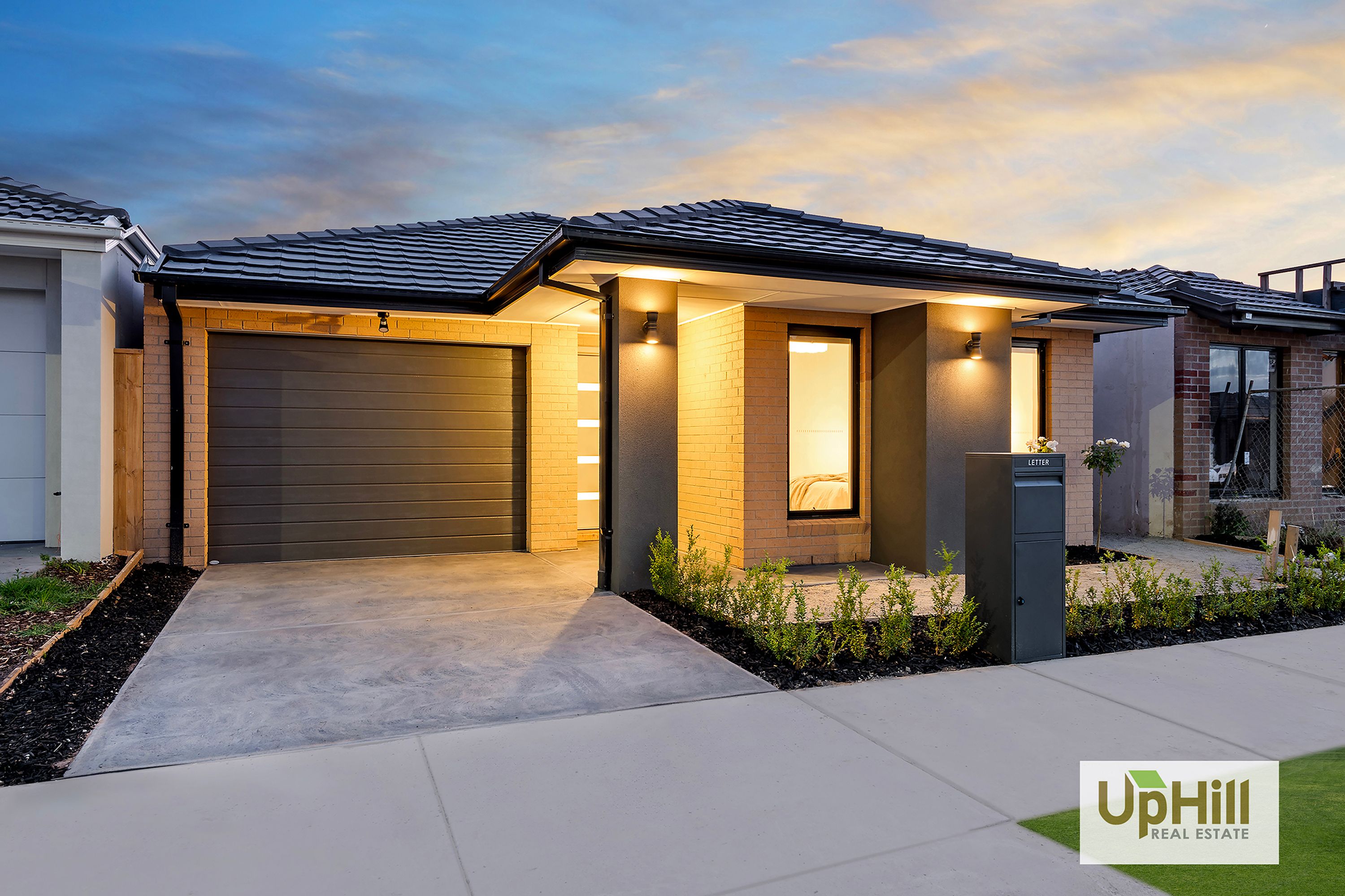 7 Tartan Drive, Clyde North - Thumbnail 2