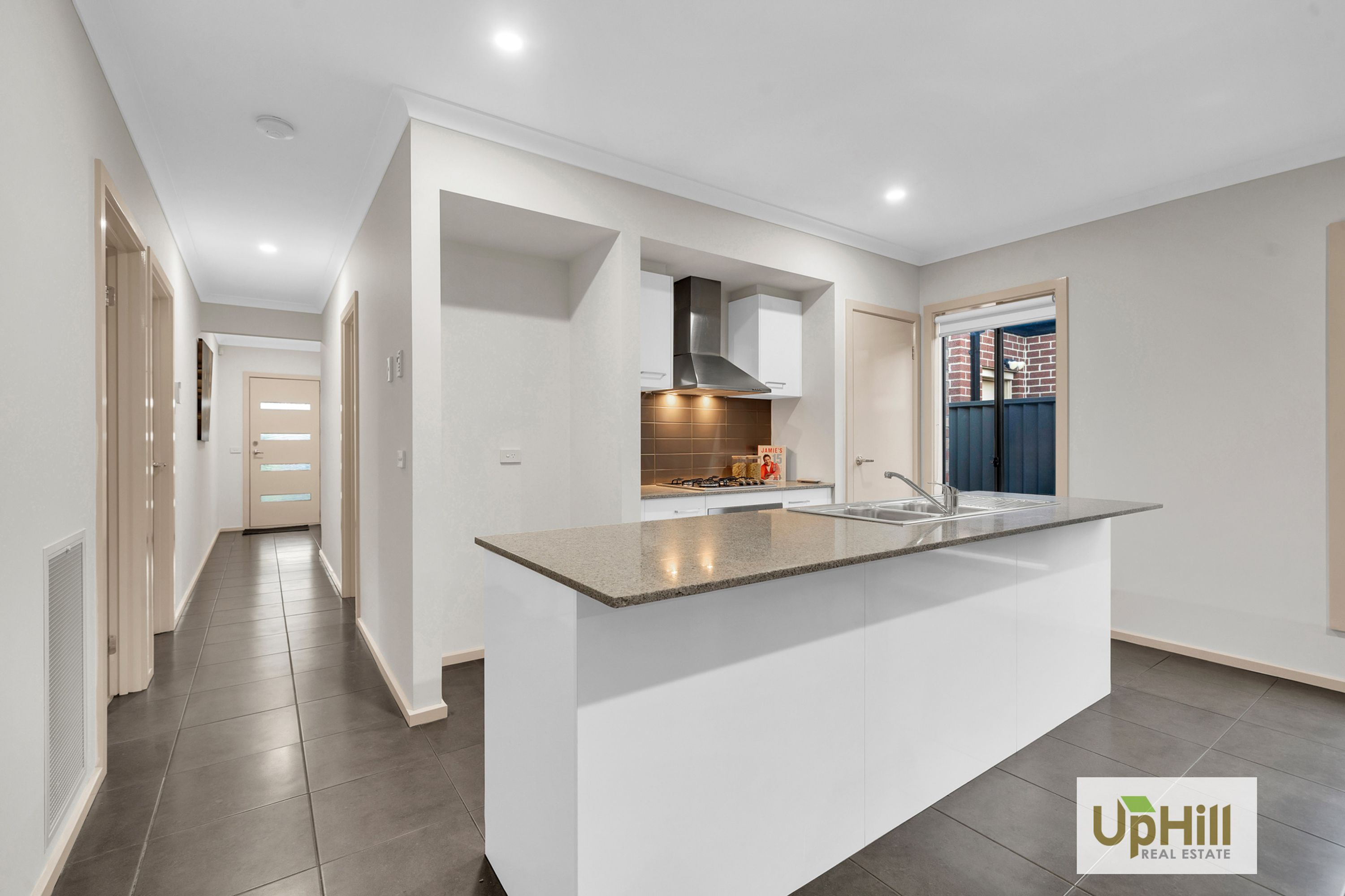21 Elwick Drive, Clyde North - Thumbnail 6