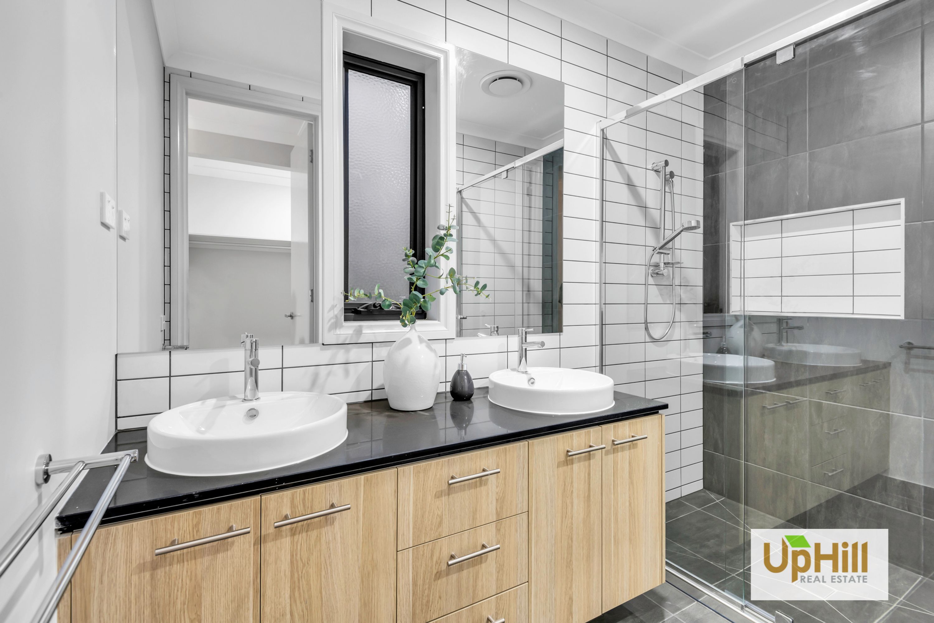 32 Handsome Avenue, Clyde North - Thumbnail 4