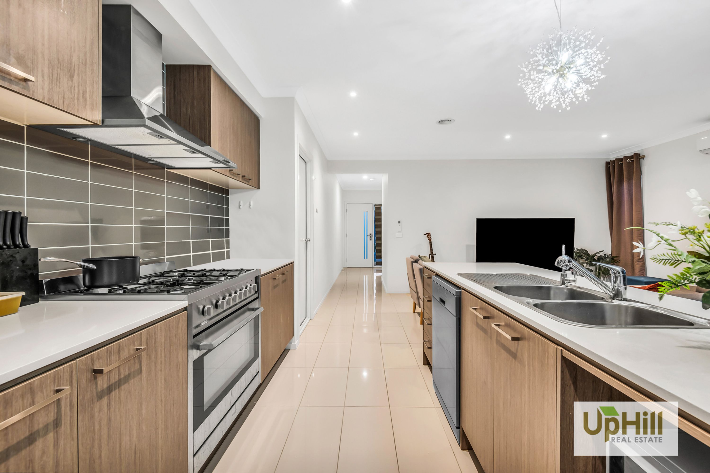 8 Dexter Crescent, Clyde North - Thumbnail 5