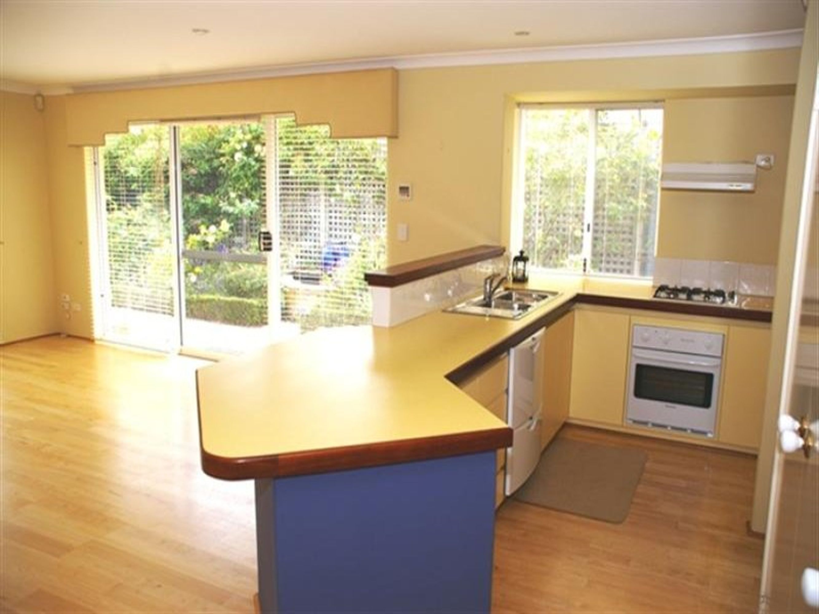 15 Honeyeater Circle, Wembley, WA 6014, Subiaco - Thumbnail 2