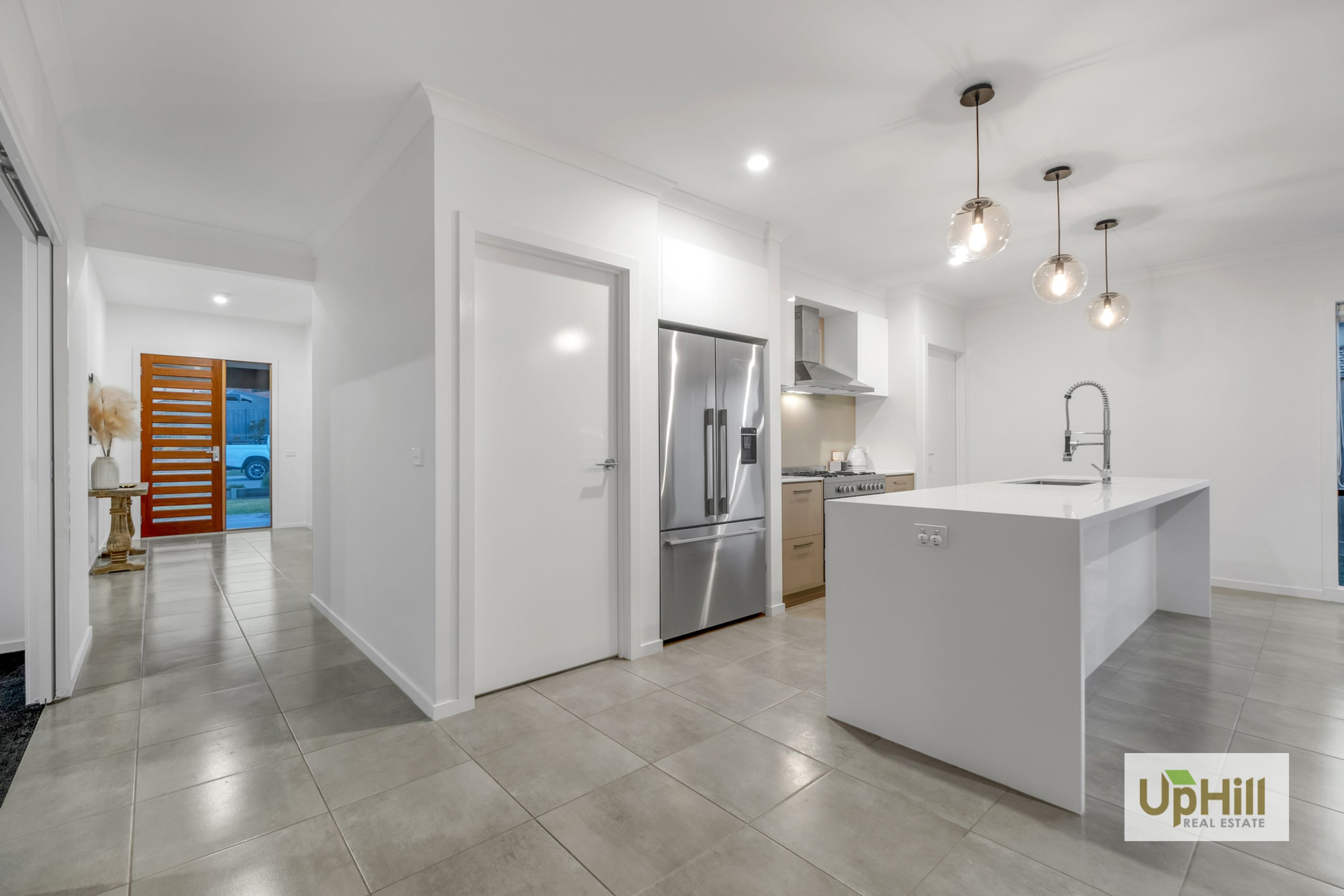 24 Gallant Drive, Clyde North - Thumbnail 8