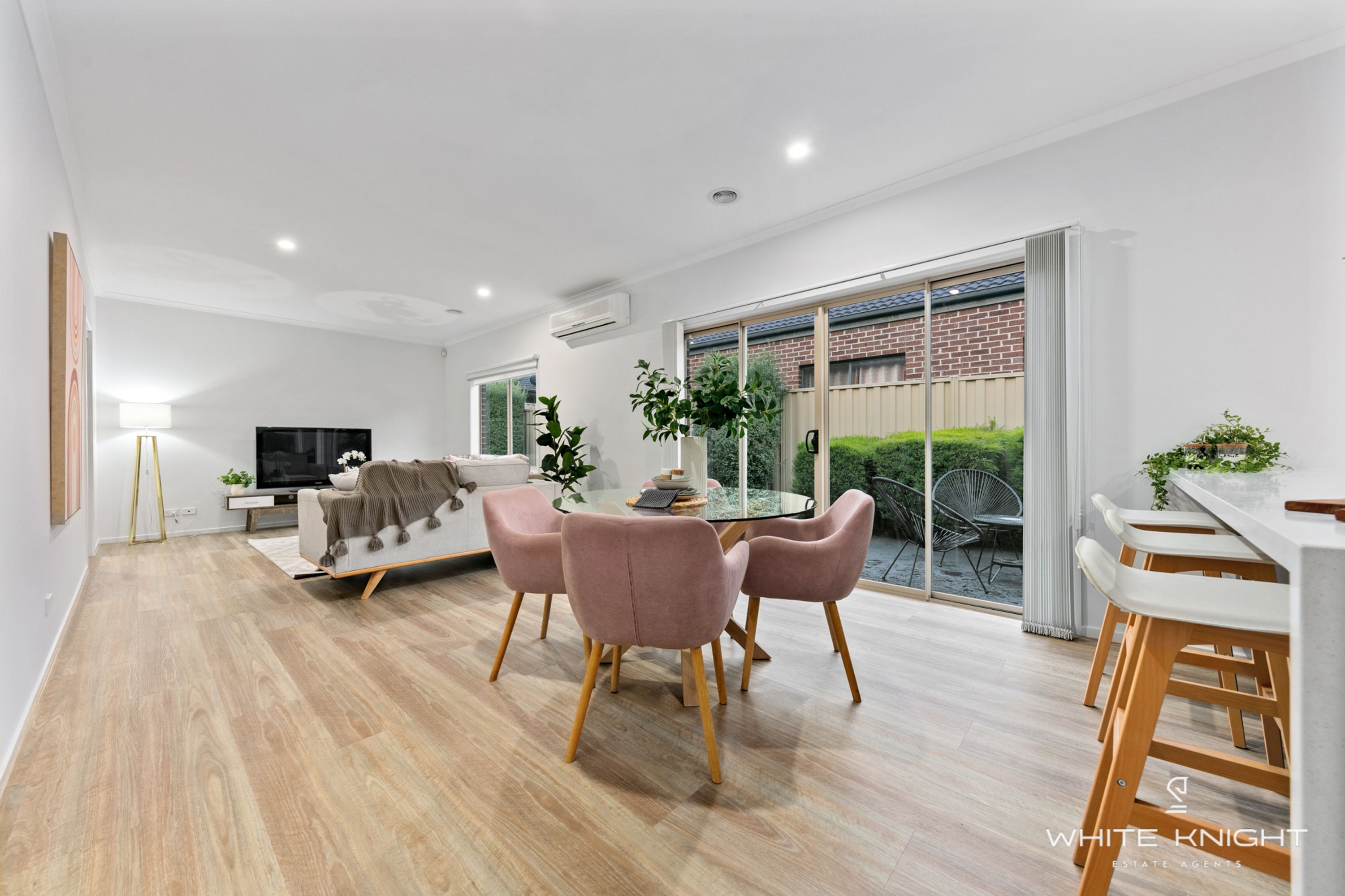 10 Cook Street, Caroline Springs VIC 3023, Caroline Springs - Thumbnail 3