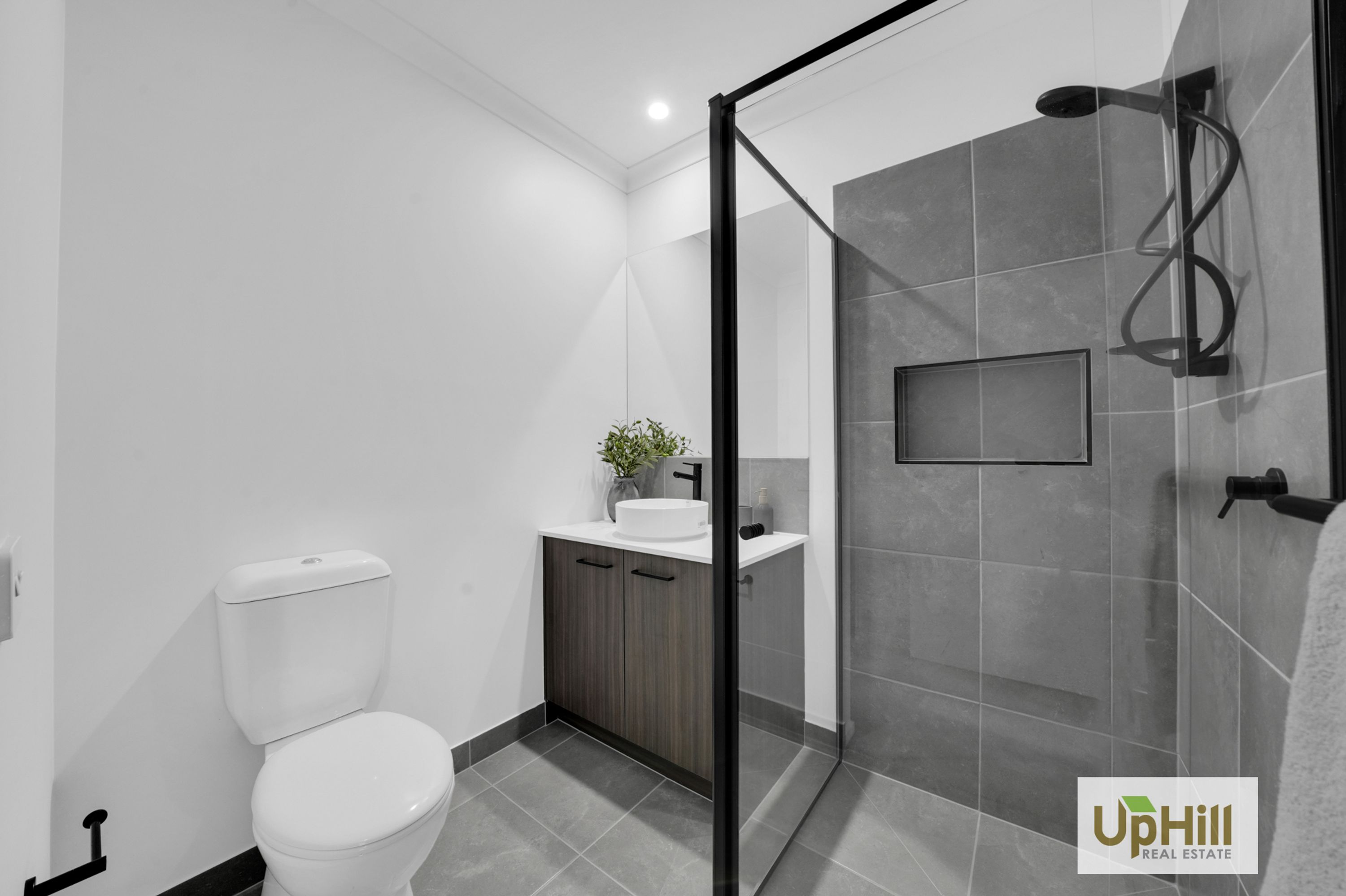 68 Flowerbloom Crescent, Clyde North - Thumbnail 4