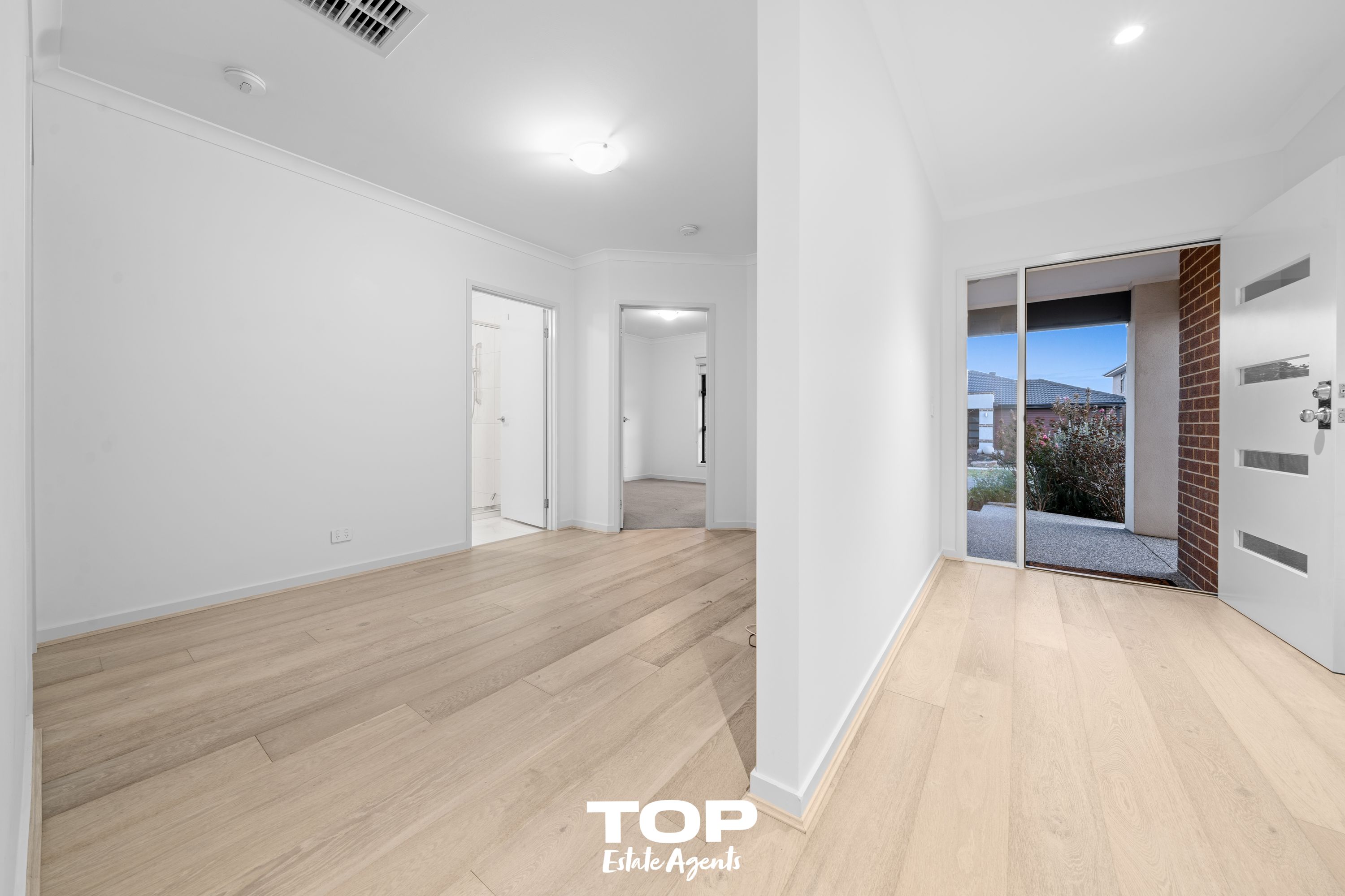 32 Blackhazel Crescent, Clyde North - Thumbnail 4