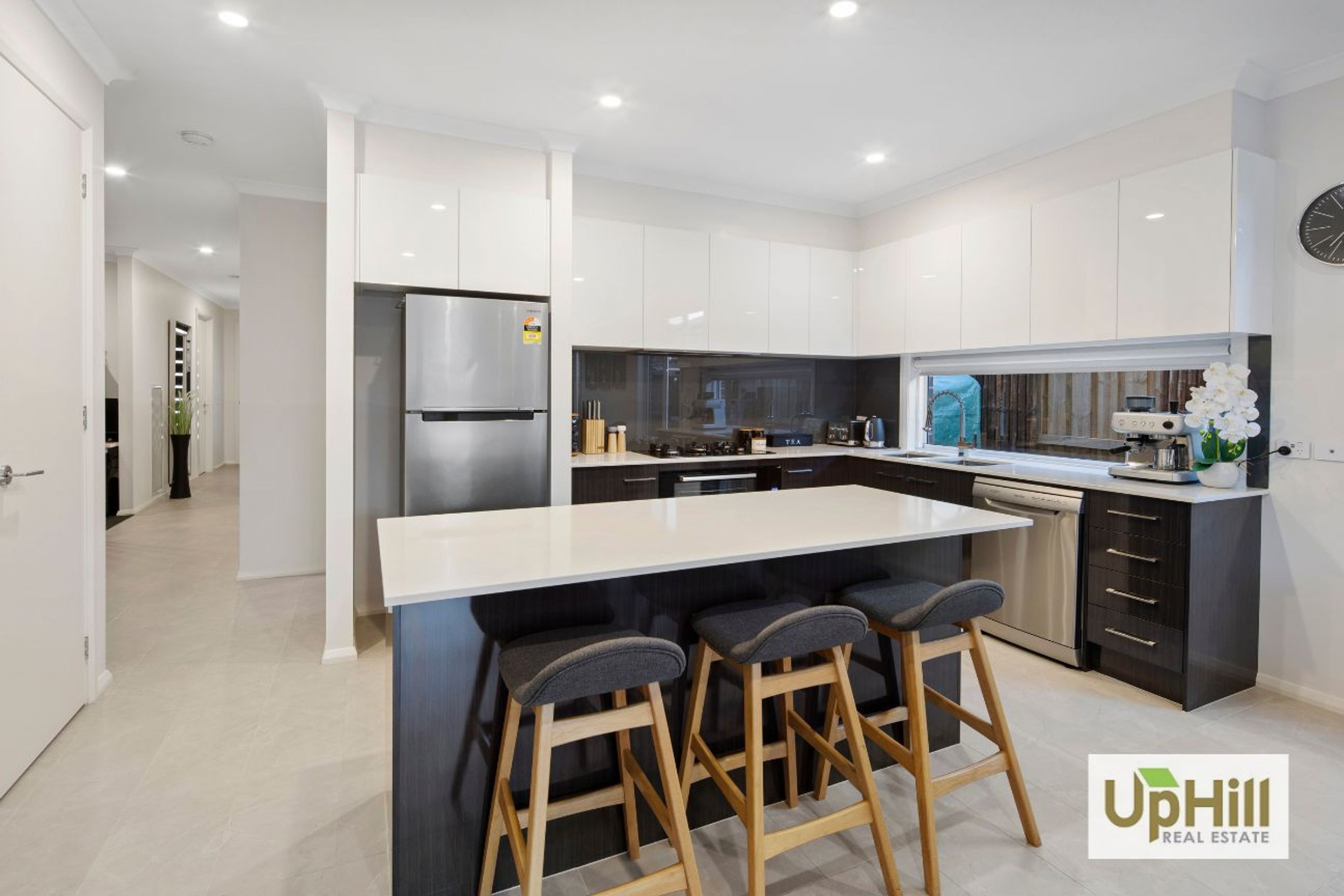 12 Liwen Street, Clyde North - Thumbnail 8