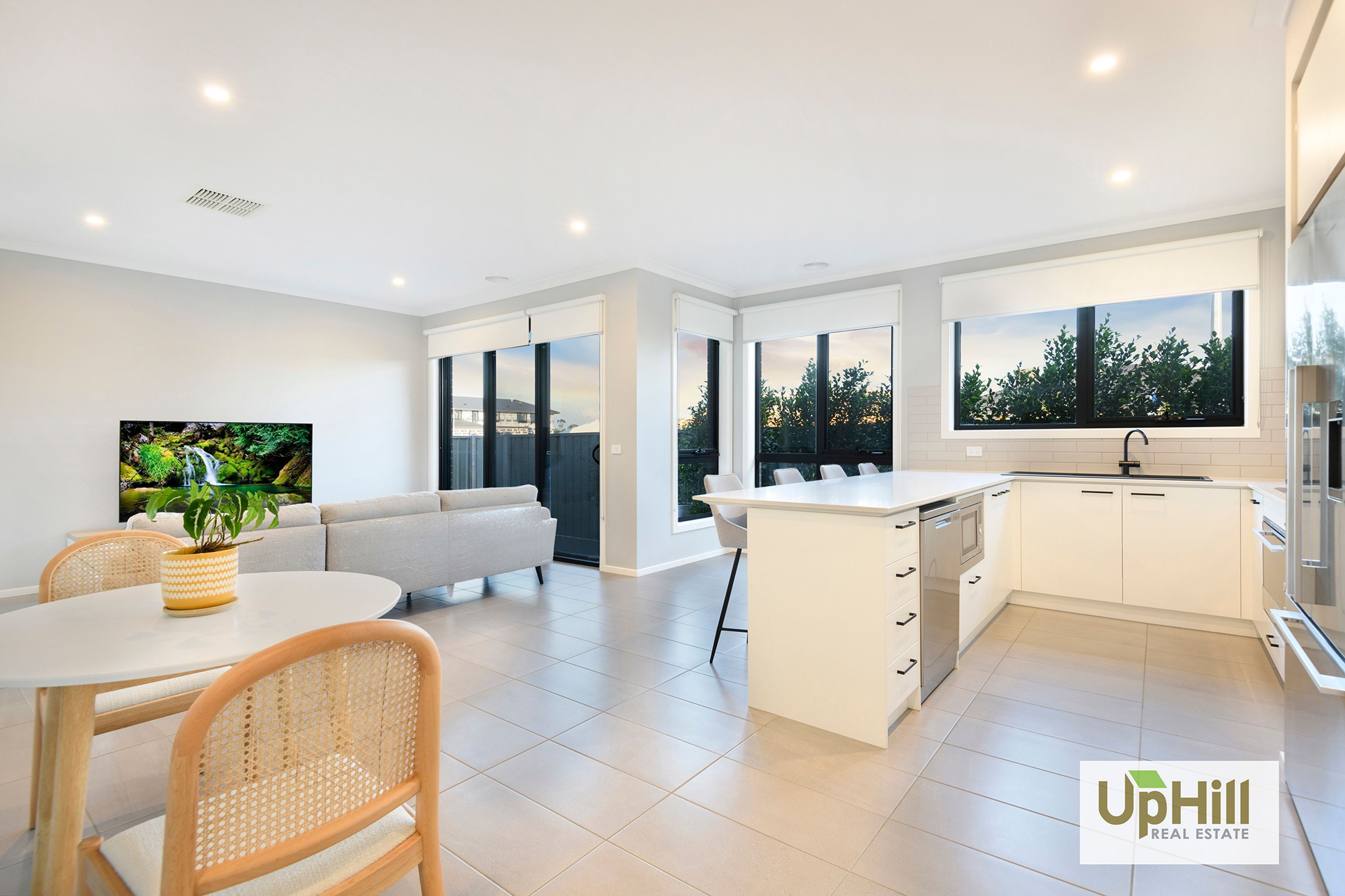 90 Athenaeum Avenue, Clyde North - Thumbnail 5