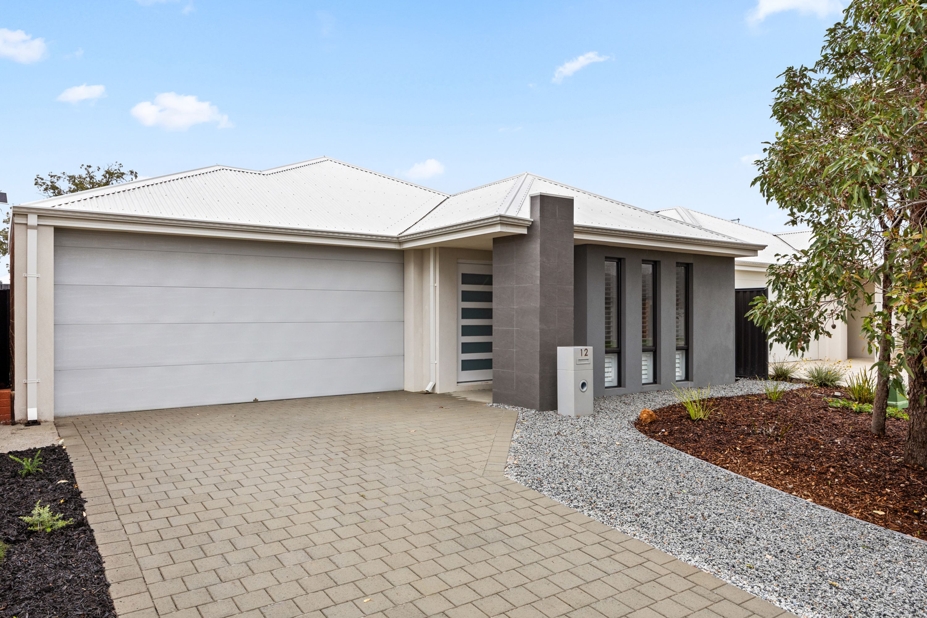 12 Archerfield Parkway, Bushmead - Image 1