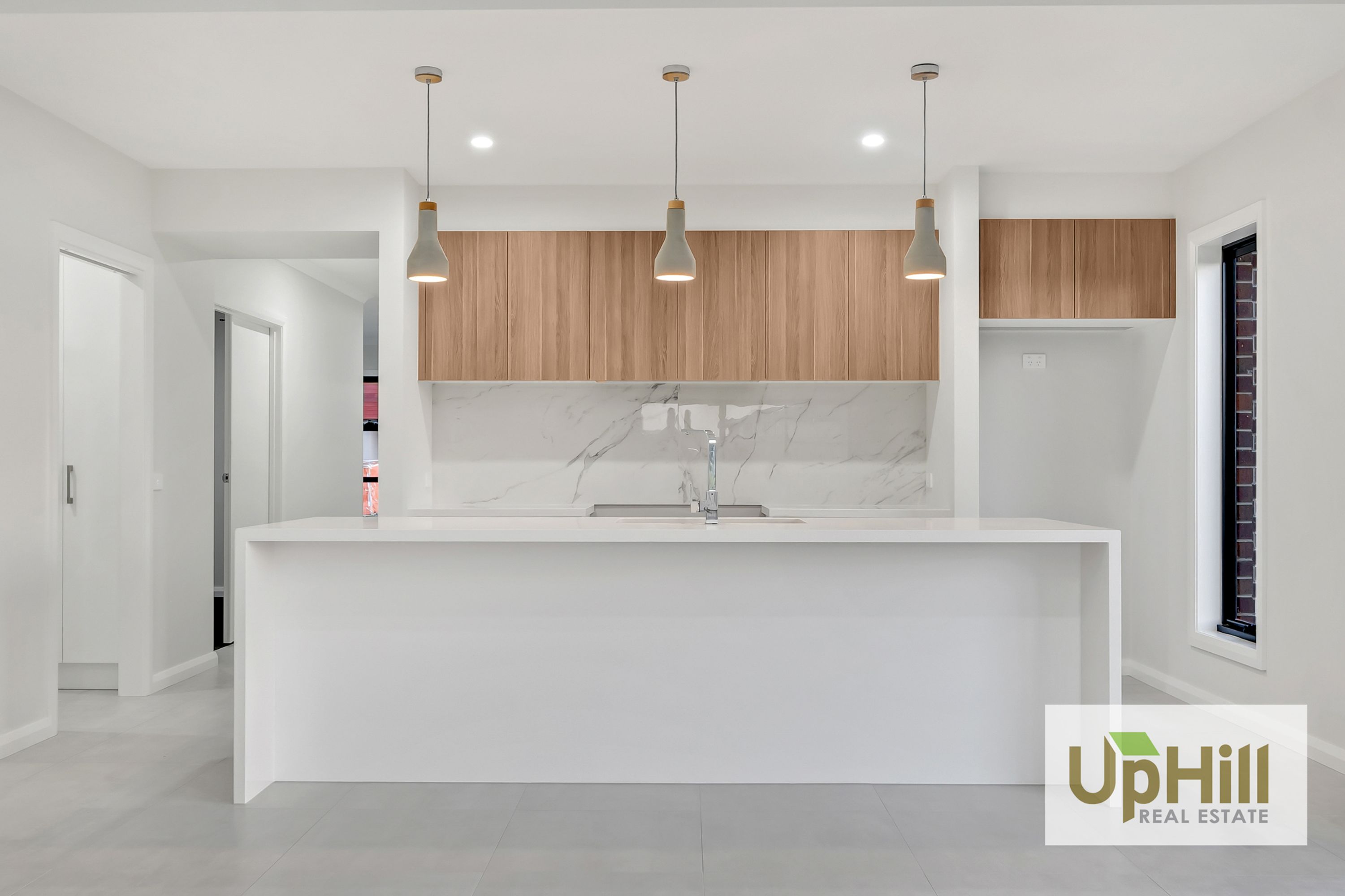 27 SCORCHIN DRIVE, Cranbourne South - Thumbnail 6