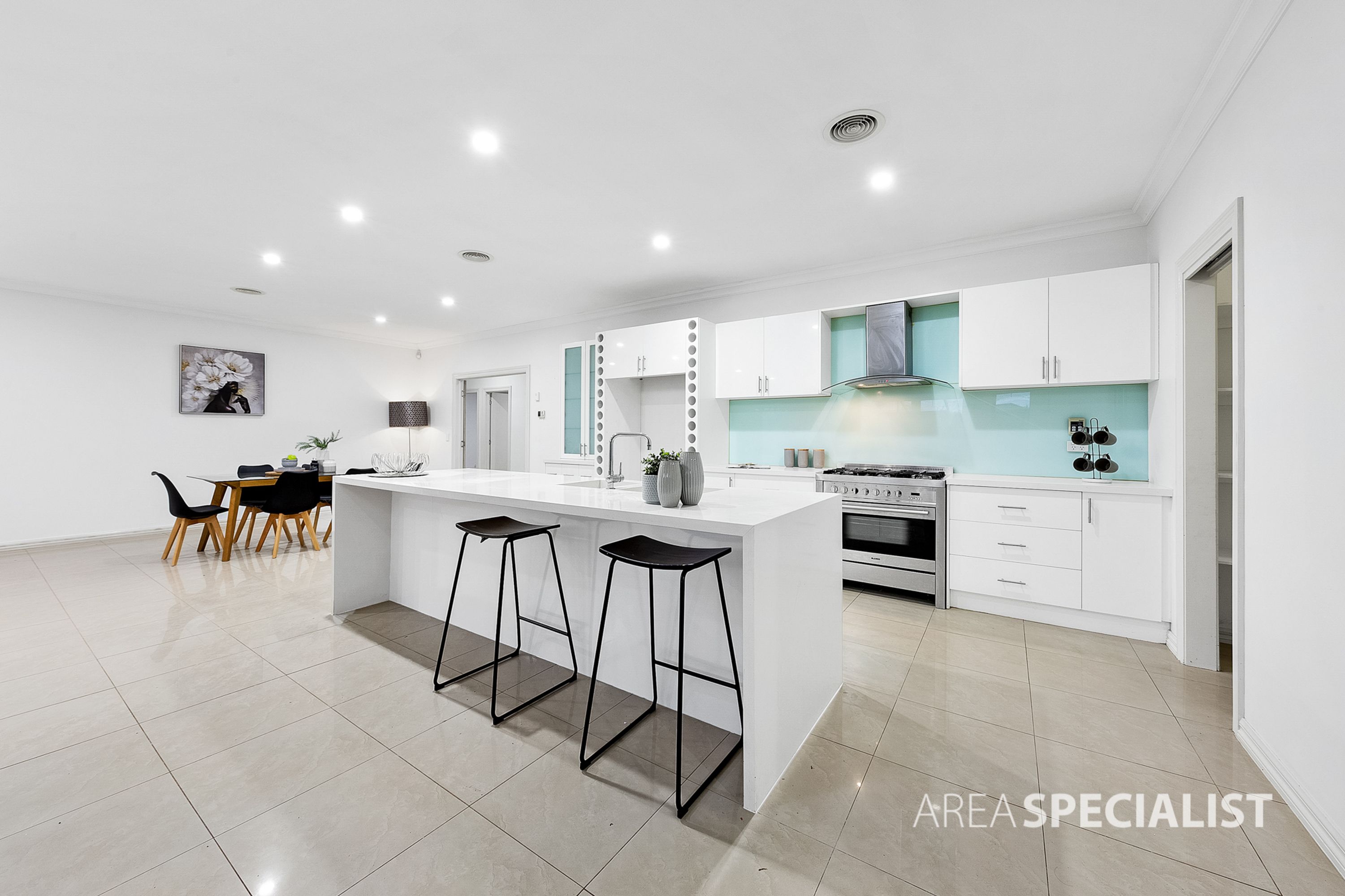 17 Lancefield Drive, Caroline Springs VIC 3023, Caroline Springs - Thumbnail 3
