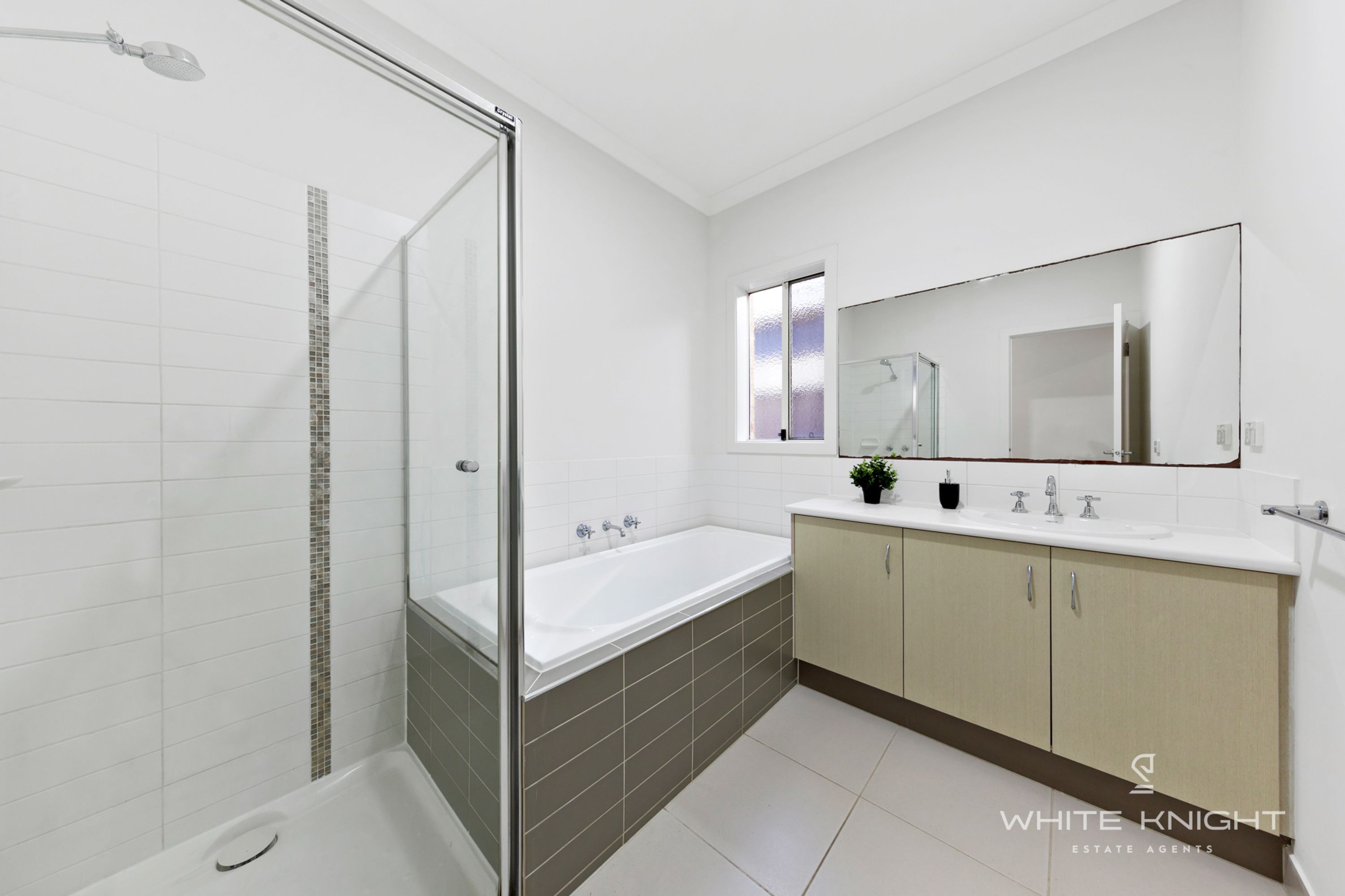 24 Glen Drouitt Drive, Caroline Springs VIC 3023, Caroline Springs - Thumbnail 6