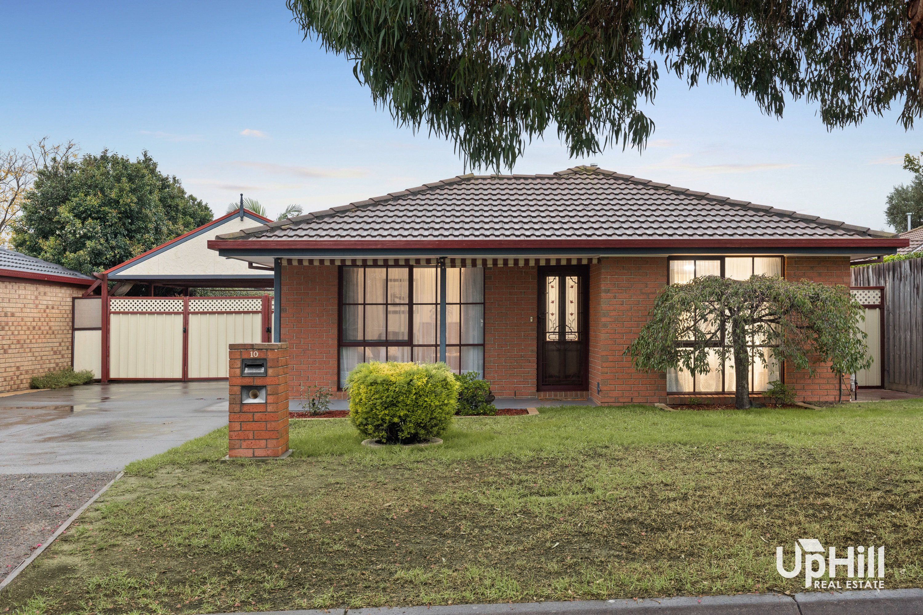 10 Kong Court, Hampton Park - Image 1