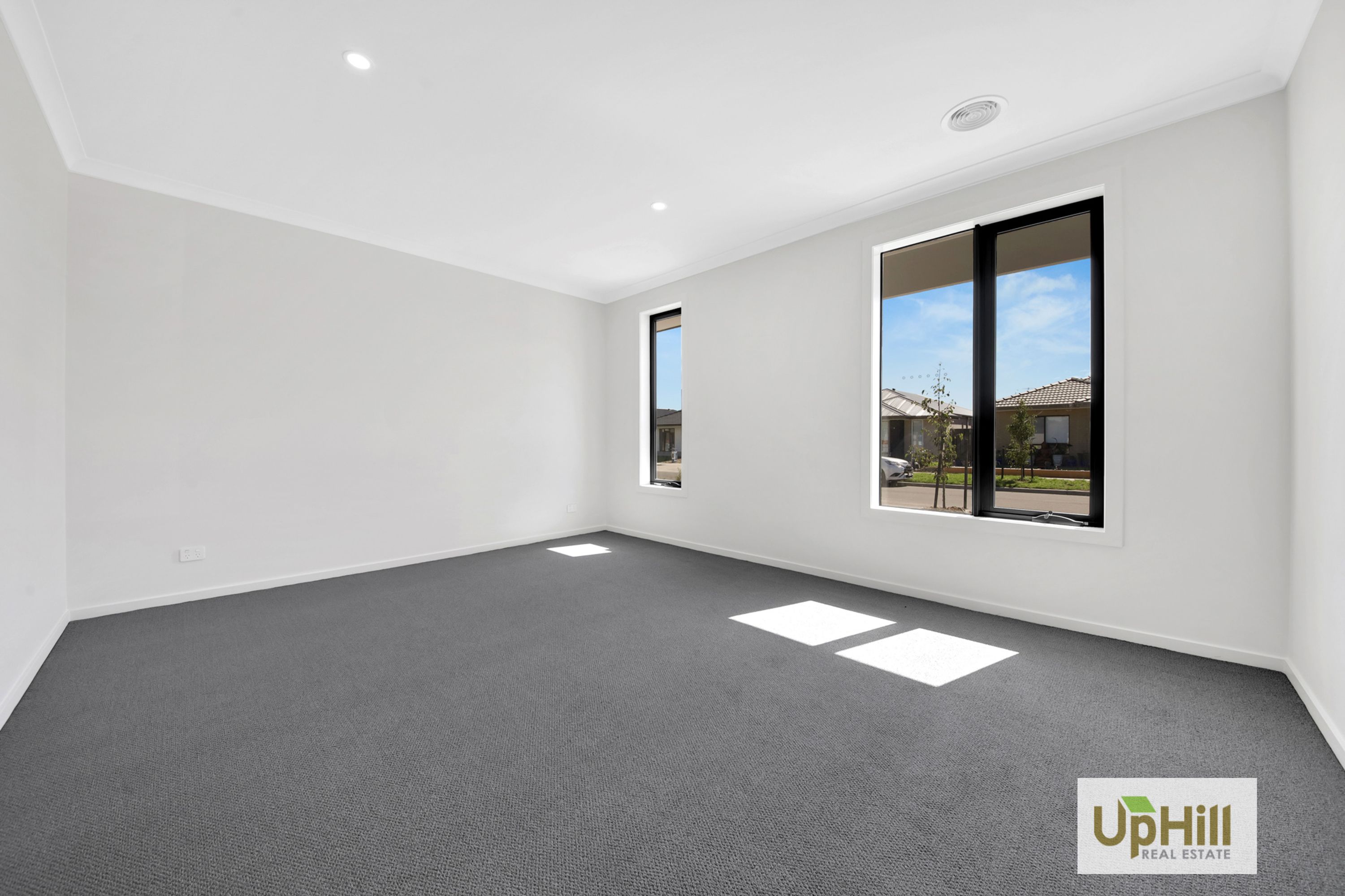 10 Evora Road, Clyde - Thumbnail 2