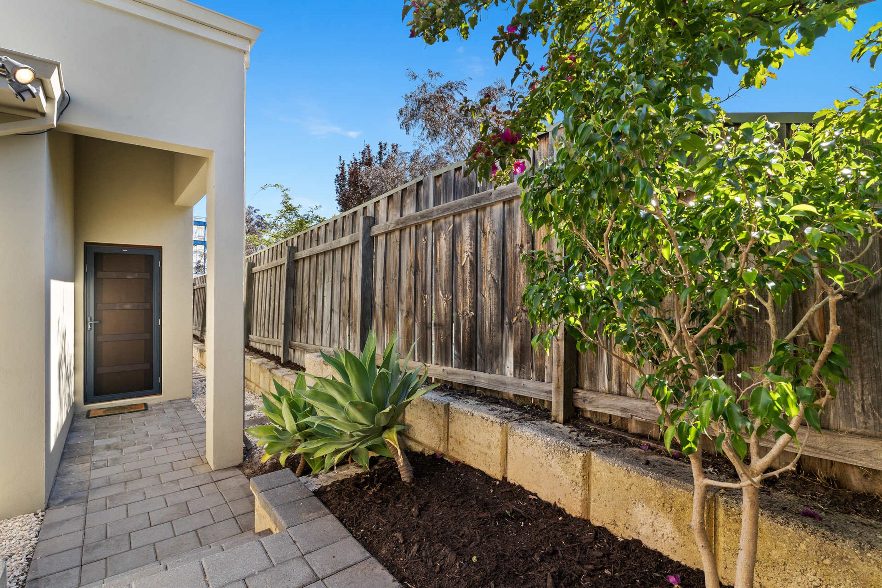 50A Second Avenue, Claremont - Thumbnail 2